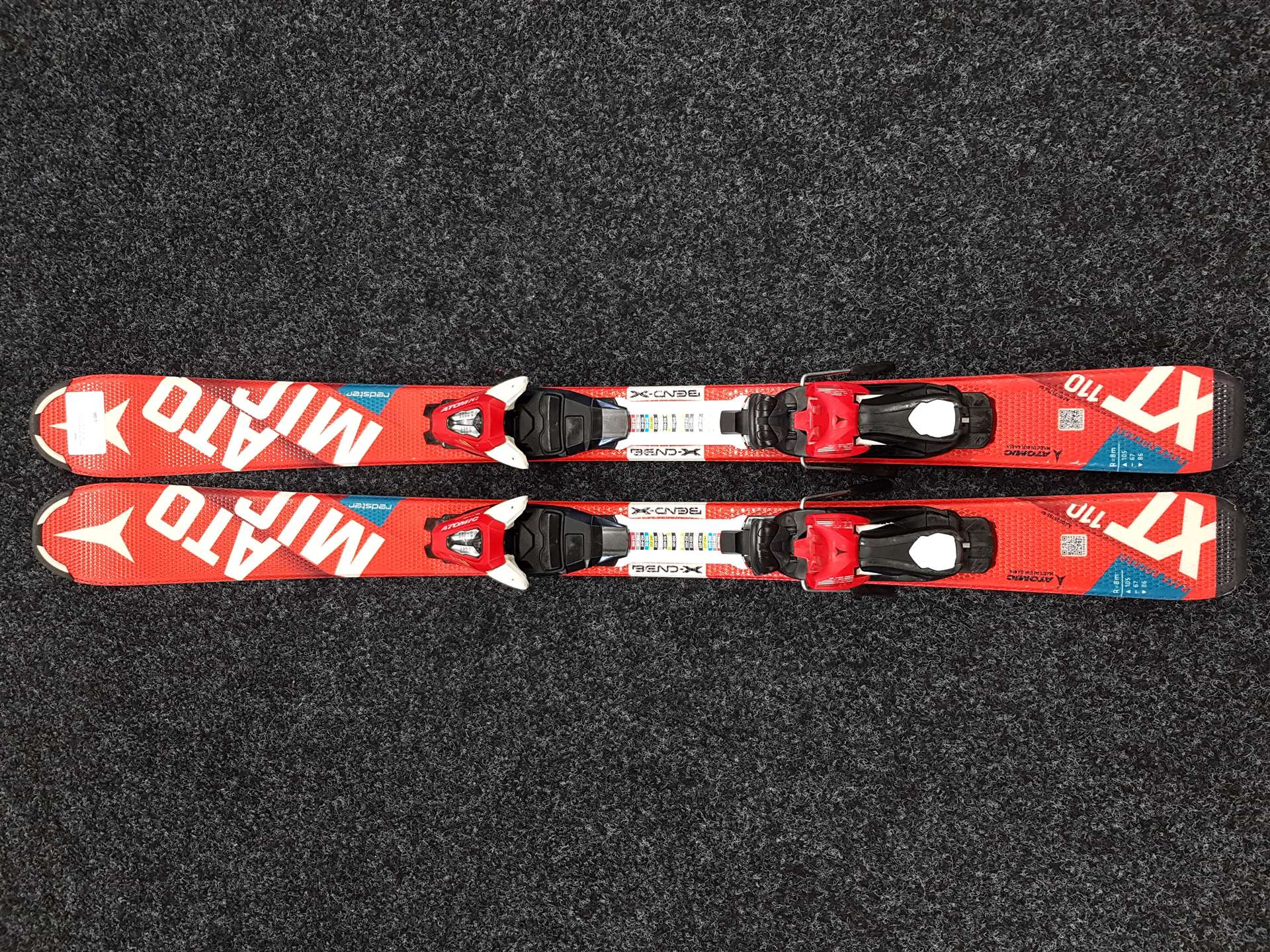 Použité dětské lyže ATOMIC Redster XT + vázání Atomic XTE 045