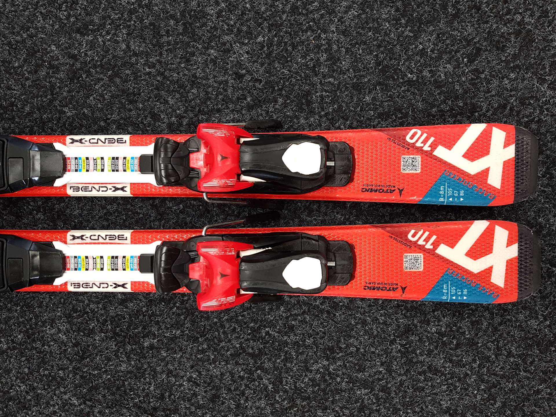 Použité dětské lyže ATOMIC Redster XT + vázání Atomic XTE 045