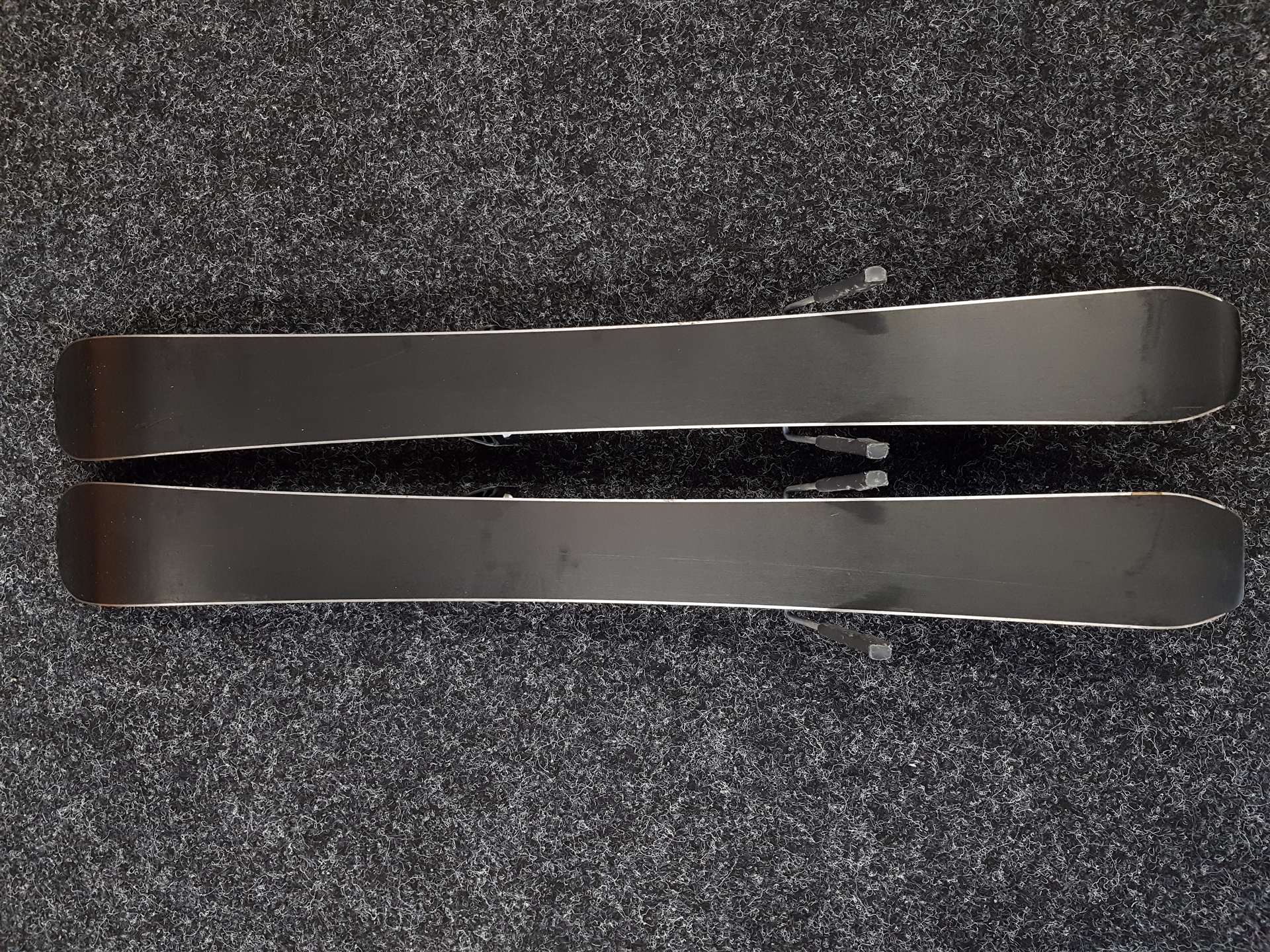 Skis enfant d'occasion SALOMON Race JR + fixations Salomon 4.5