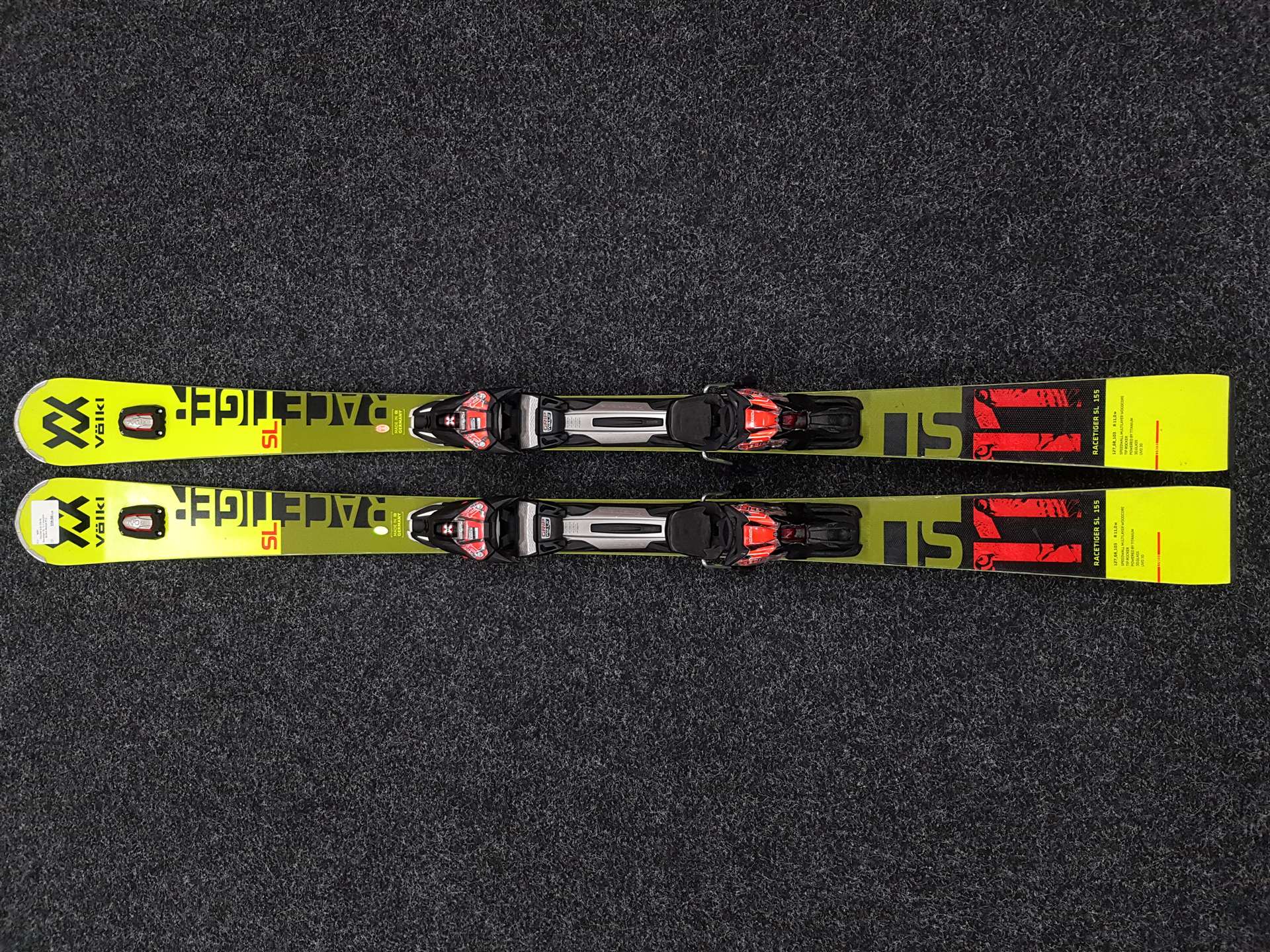 Schiuri VOLKL Racetiger SL 11 folosite + legături Marker Motion R12