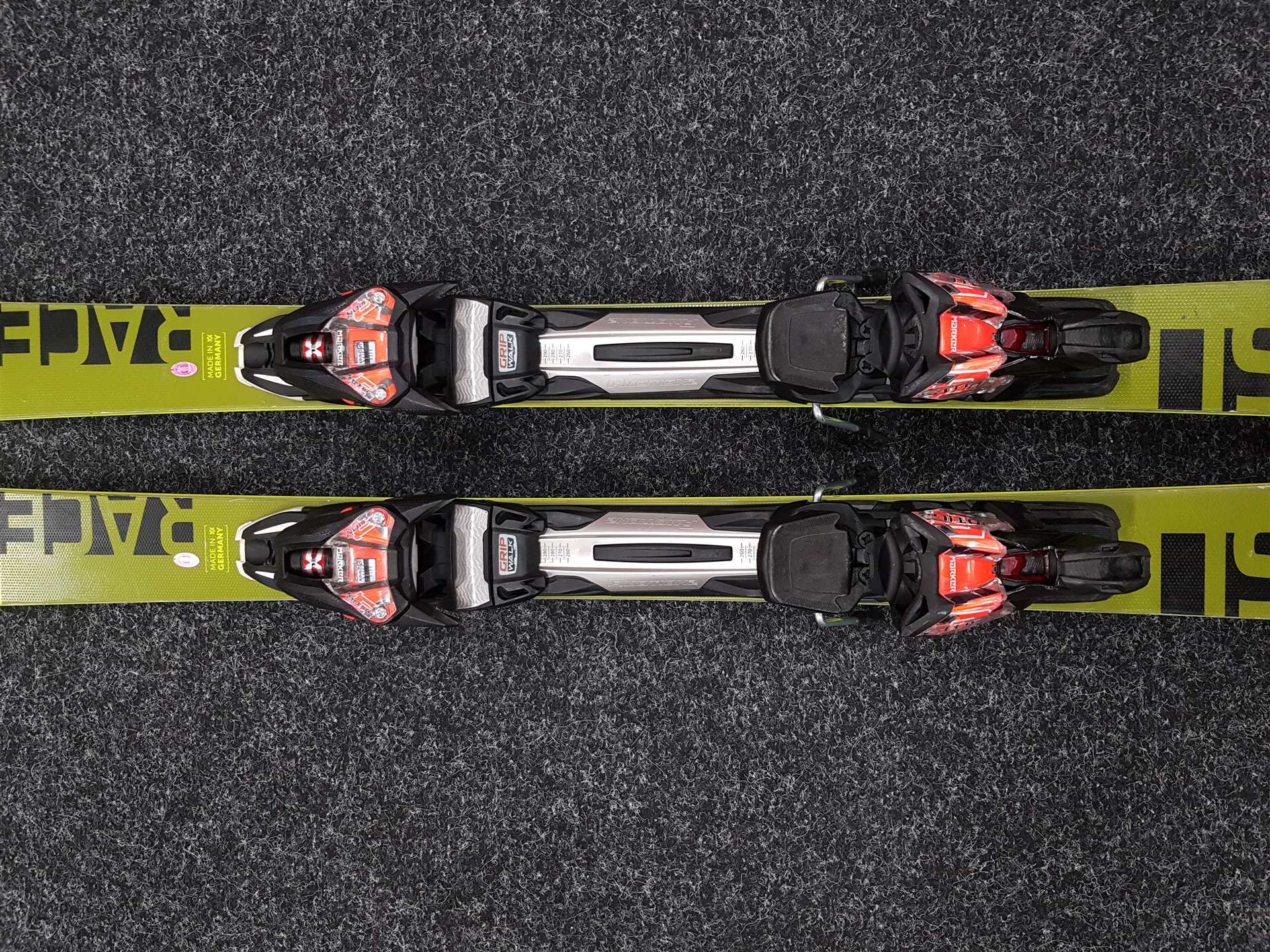 Schiuri VOLKL Racetiger SL 11 folosite + legături Marker Motion R12