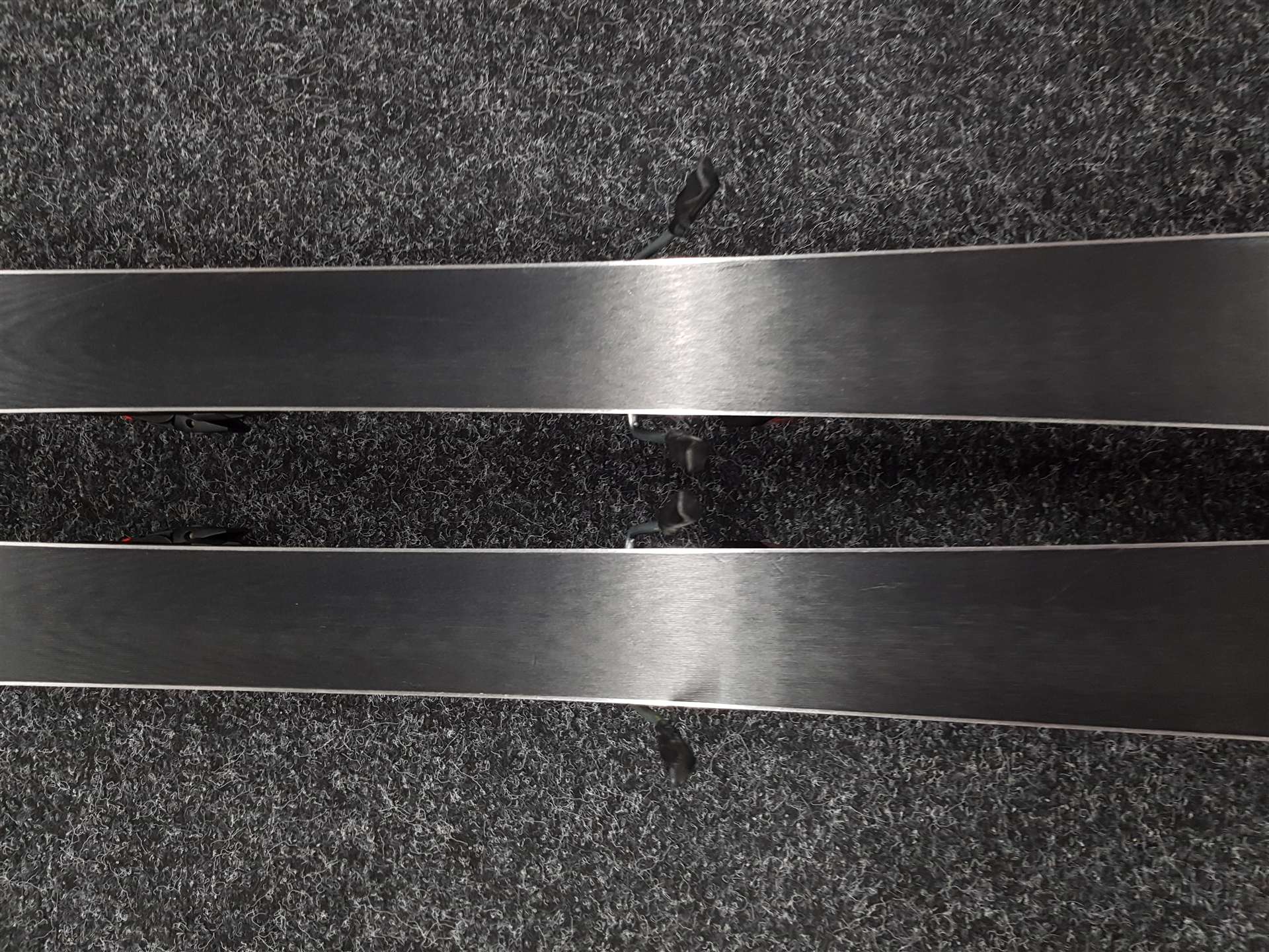 Schiuri VOLKL Racetiger SL 11 folosite + legături Marker Motion R12