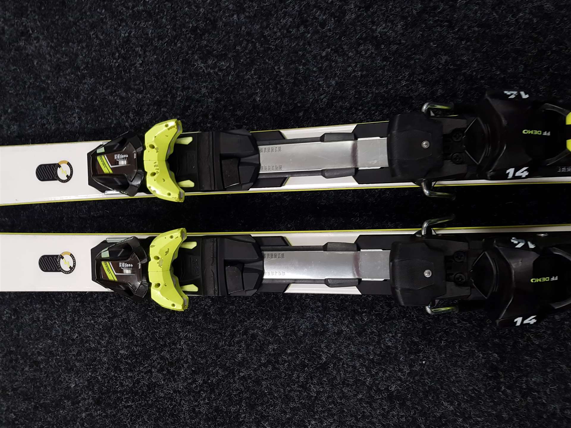 Použité lyže HEAD e-SPEED + vázání Head Freeflex 14