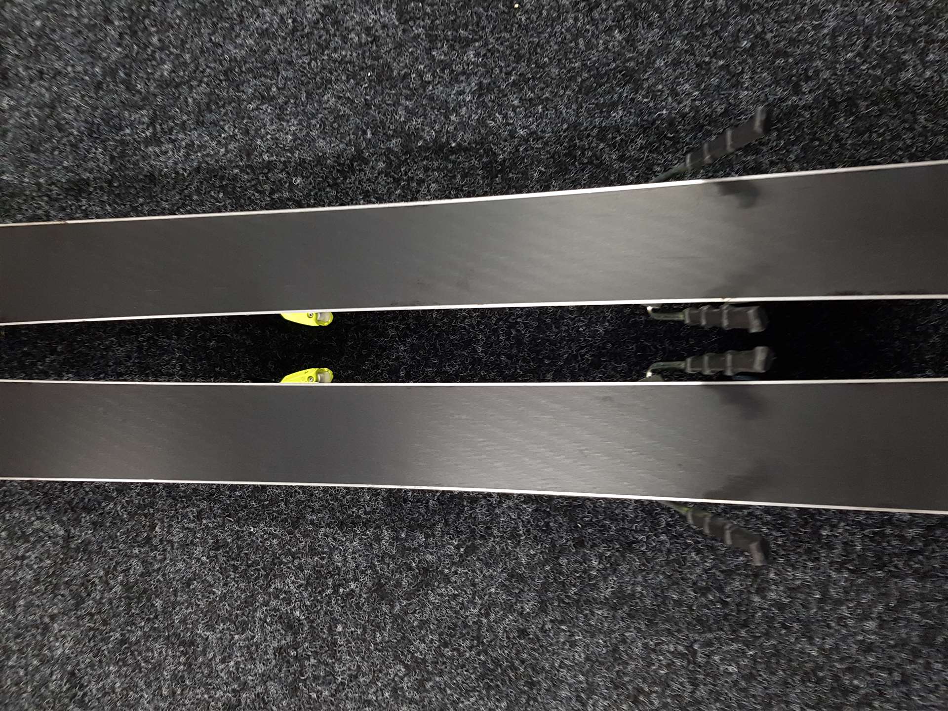 Použité lyže HEAD e-SPEED + vázání Head Freeflex 14