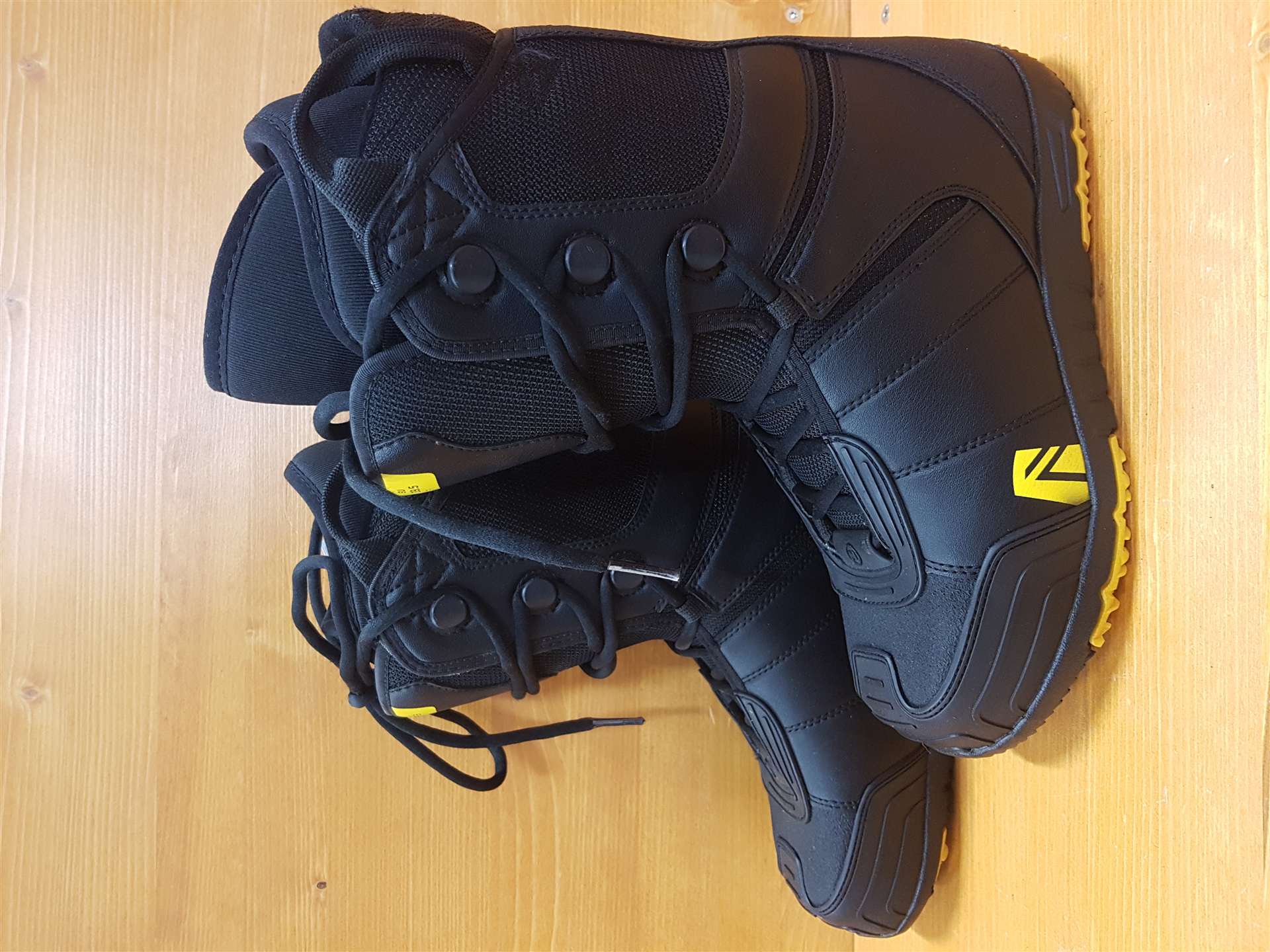 Cizme de snowboard NIEDECKER second hand