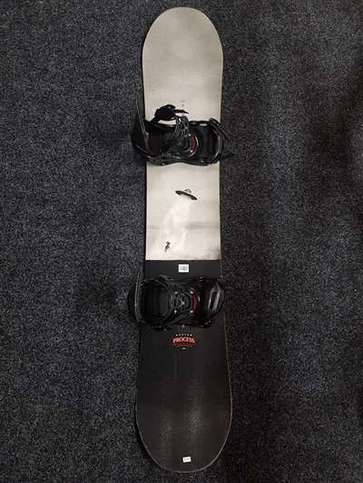 Snowboard Burton Process d'occasion + fixations Burton taille M