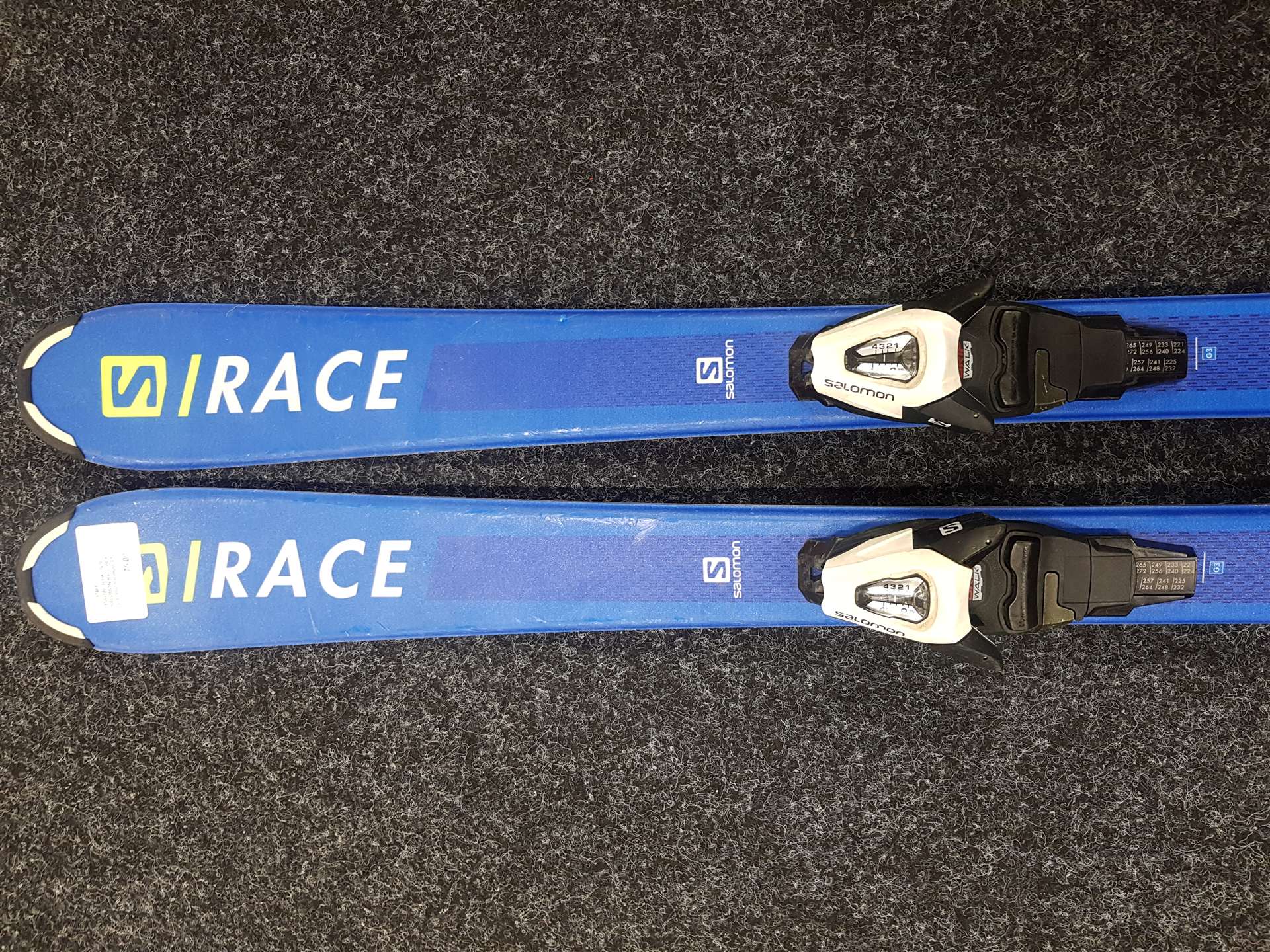 Použité detské lyže SALOMON Race JR + viazanie Salomon 4,5