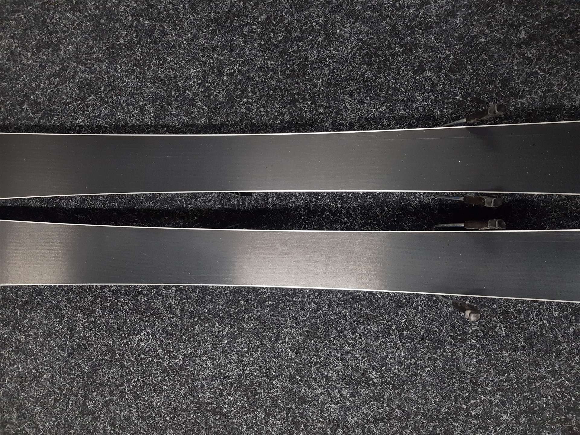 Použité detské lyže SALOMON Race JR + viazanie Salomon 4,5