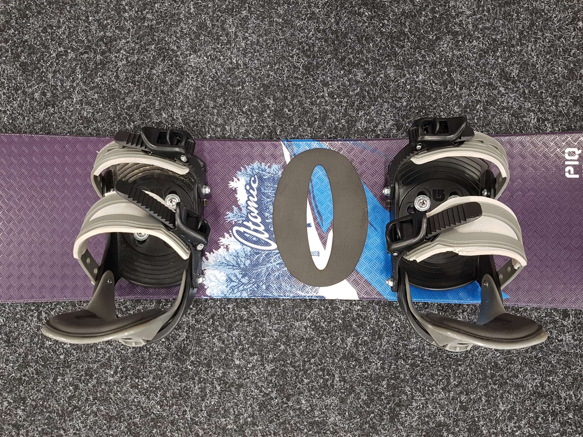 Gebrauchtes ATOMIC Piq Snowboard + Burton Bindungen Größe S