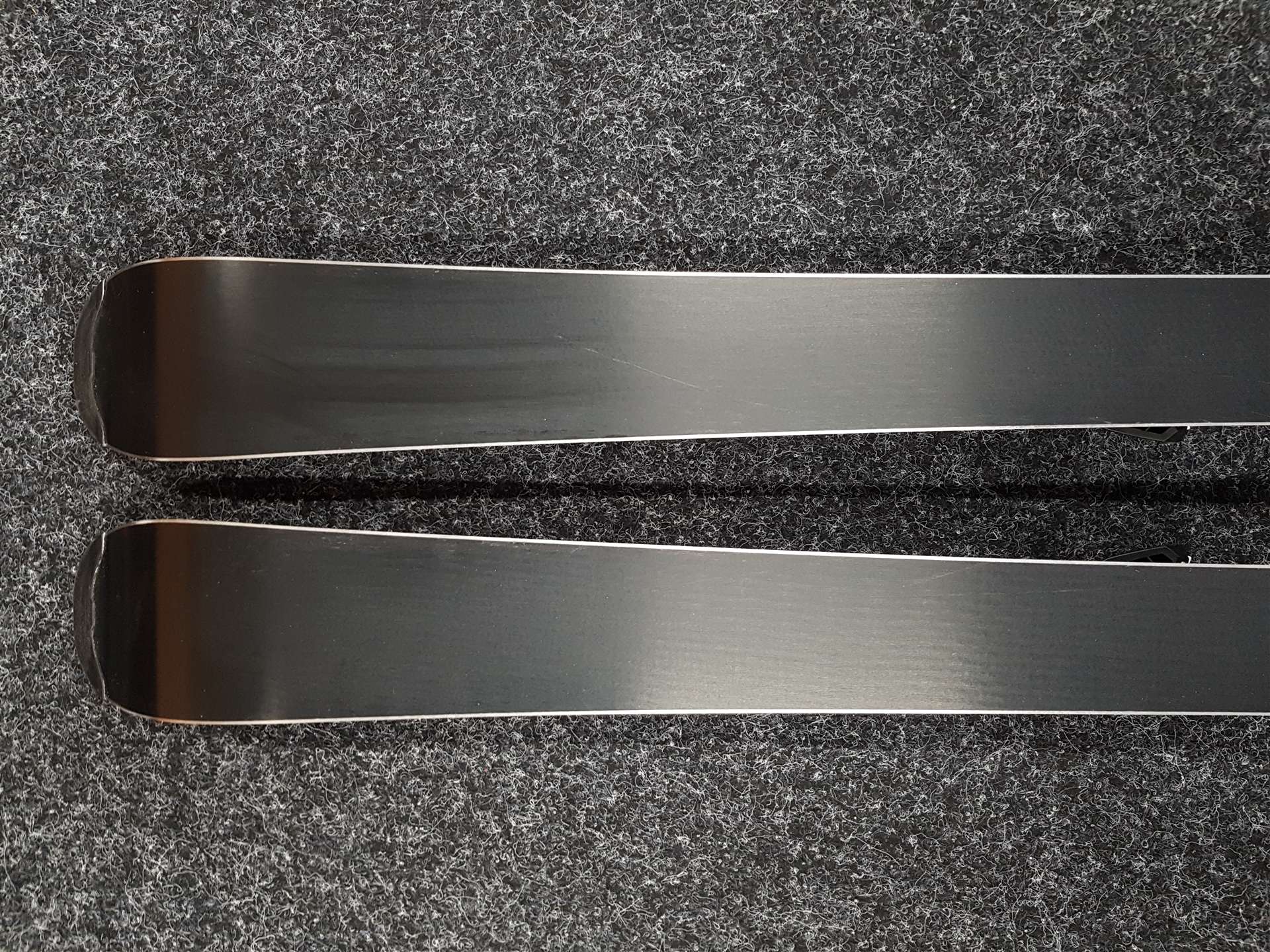 Skis enfant d'occasion ATOMIC Redster J2 + fixations Atomic 6