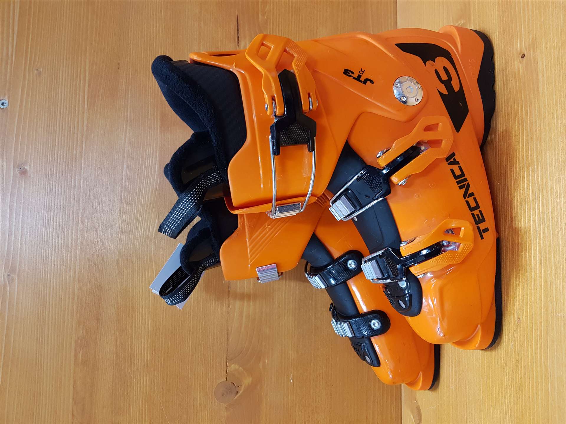 Použité lyžiarky TECNICA JT3 R