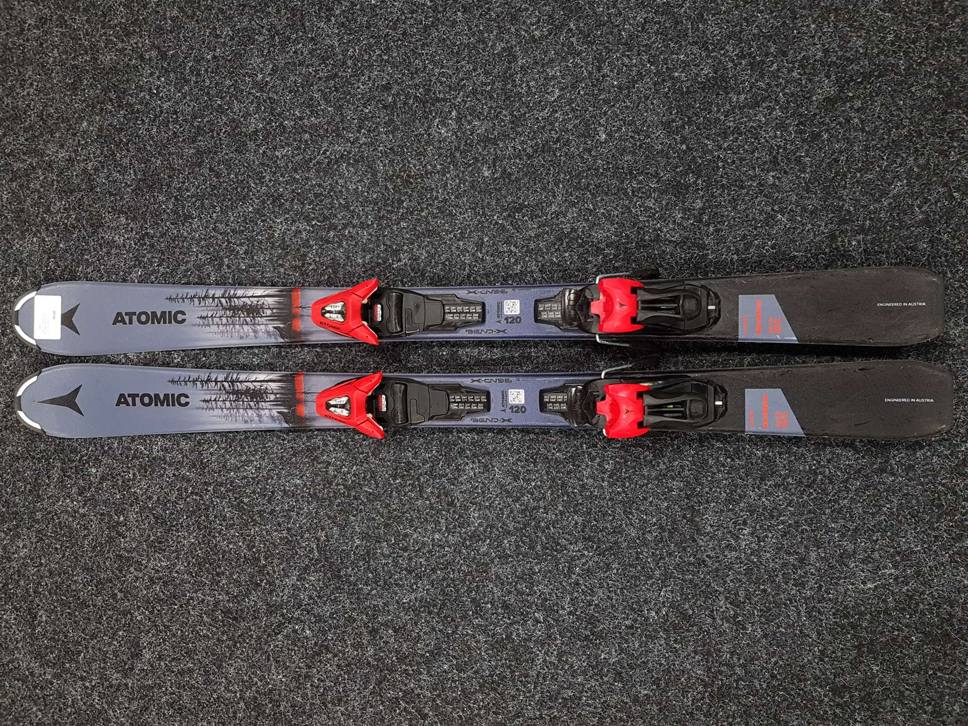 Esquís infantiles usados ATOMIC Maverick + fijaciones Atomic 5
