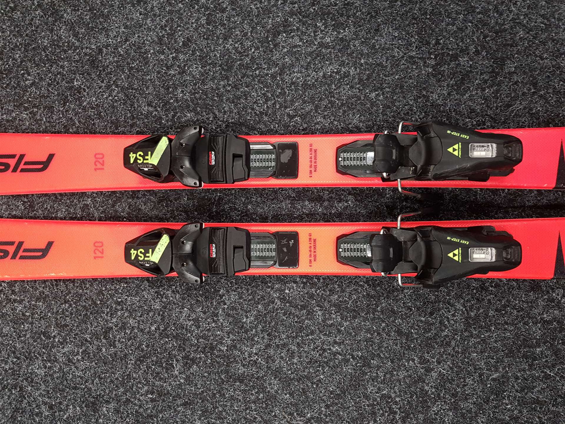 Použité detské lyže FISCHER The Curv + viazanie Fischer FS 4