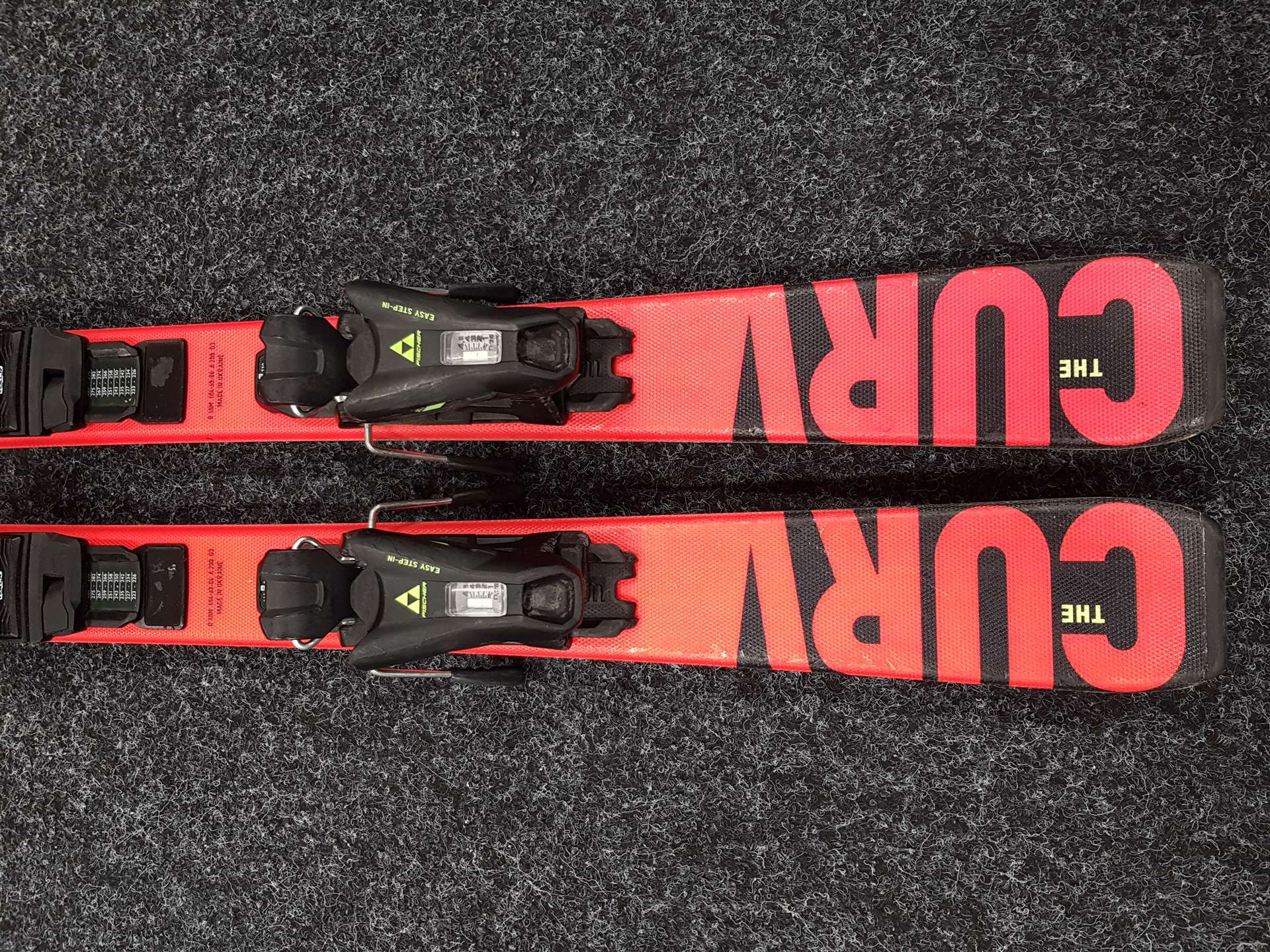 Použité detské lyže FISCHER The Curv + viazanie Fischer FS 4