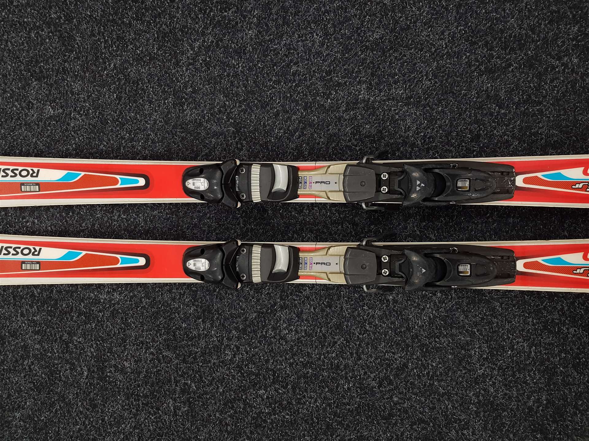 Skis ROSSIGNOL Edge JR d'occasion + fixations Fischer FJ 7