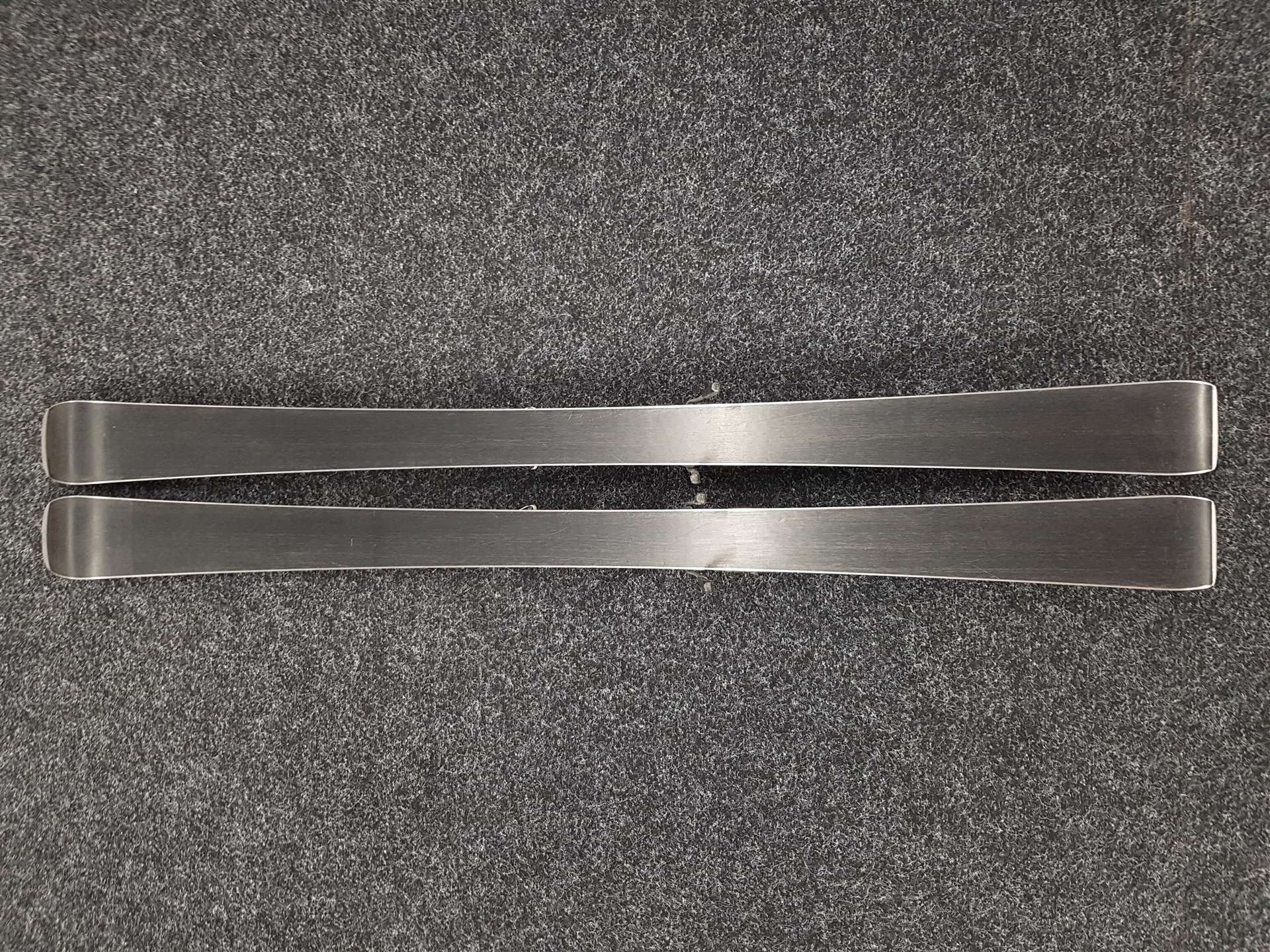 Skis ROSSIGNOL Edge JR d'occasion + fixations Fischer FJ 7