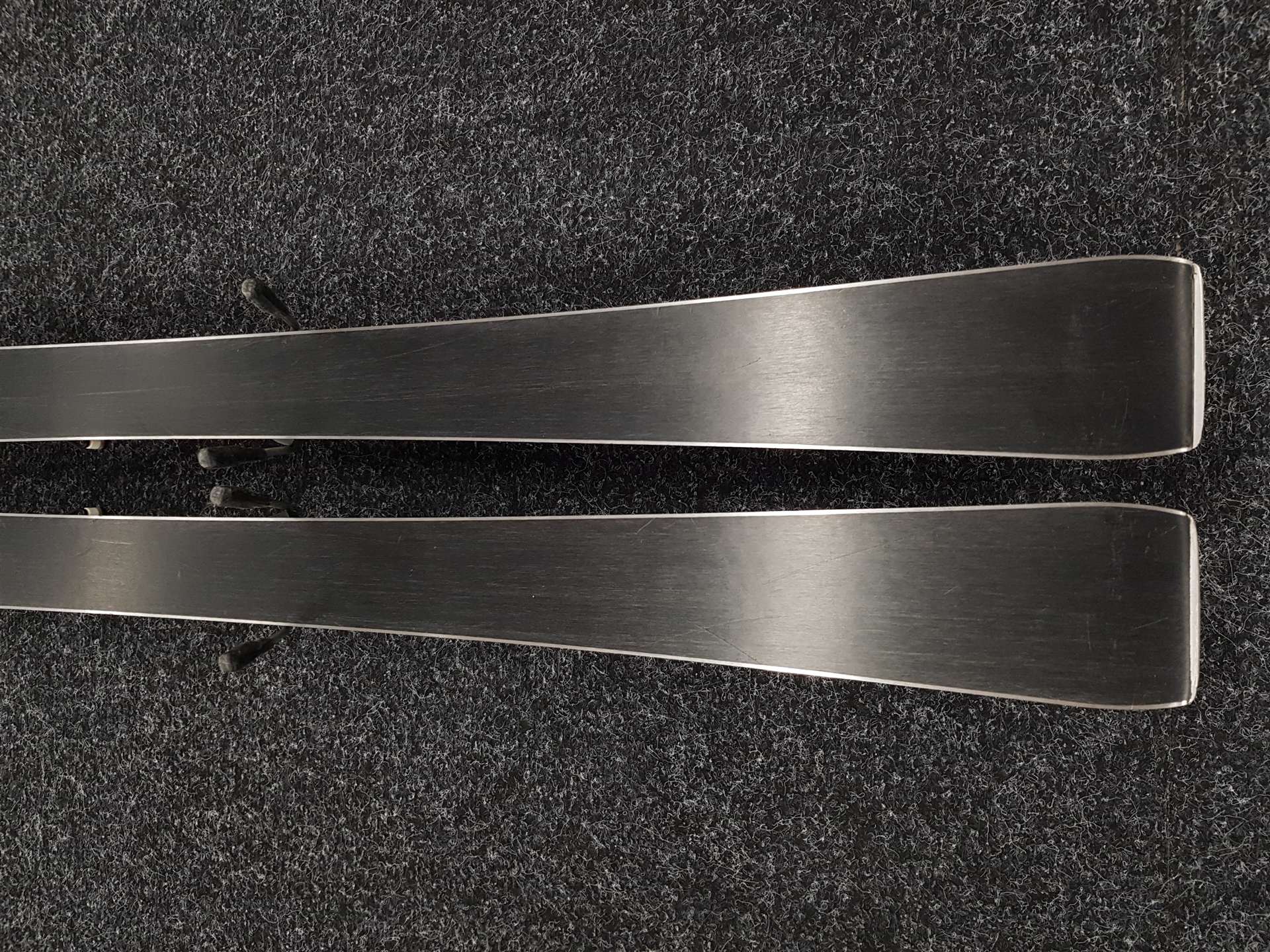 Skis ROSSIGNOL Edge JR d'occasion + fixations Fischer FJ 7