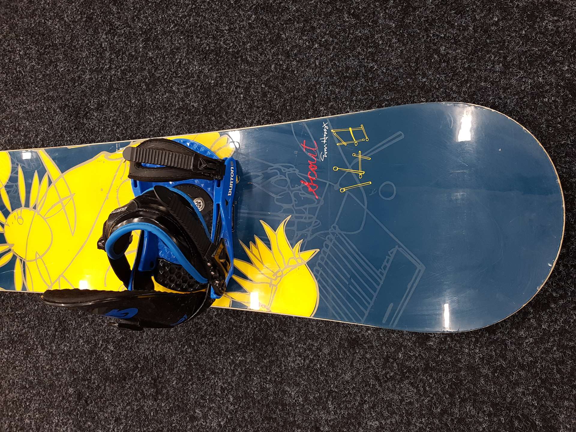 Použitý snowboard SALOMON Scout + vázání Burton velikost S