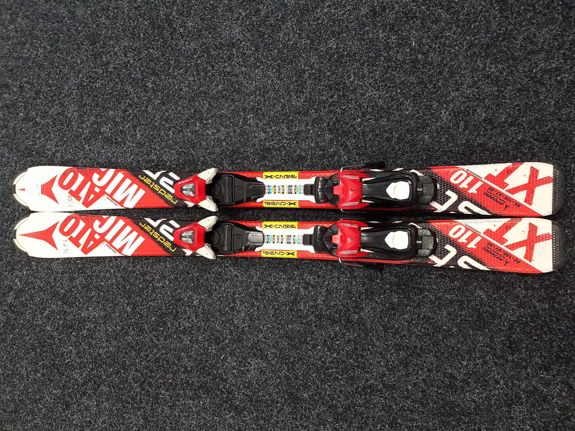 Skis enfant d'occasion ATOMIC Redster XT + fixations Atomic 4.5
