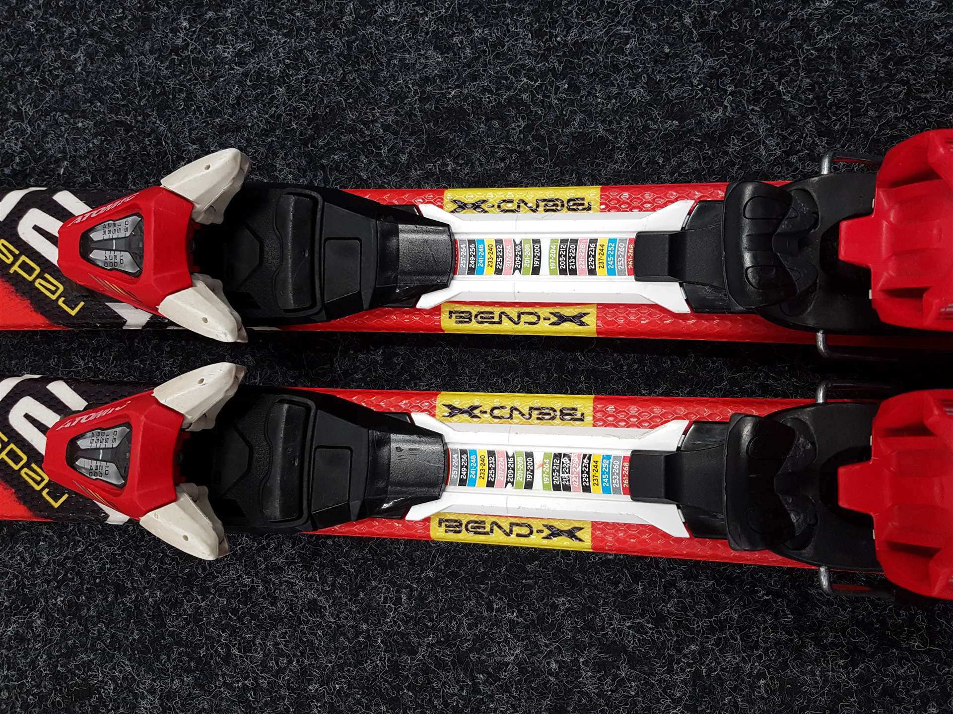 Skis enfant d'occasion ATOMIC Redster XT + fixations Atomic 4.5