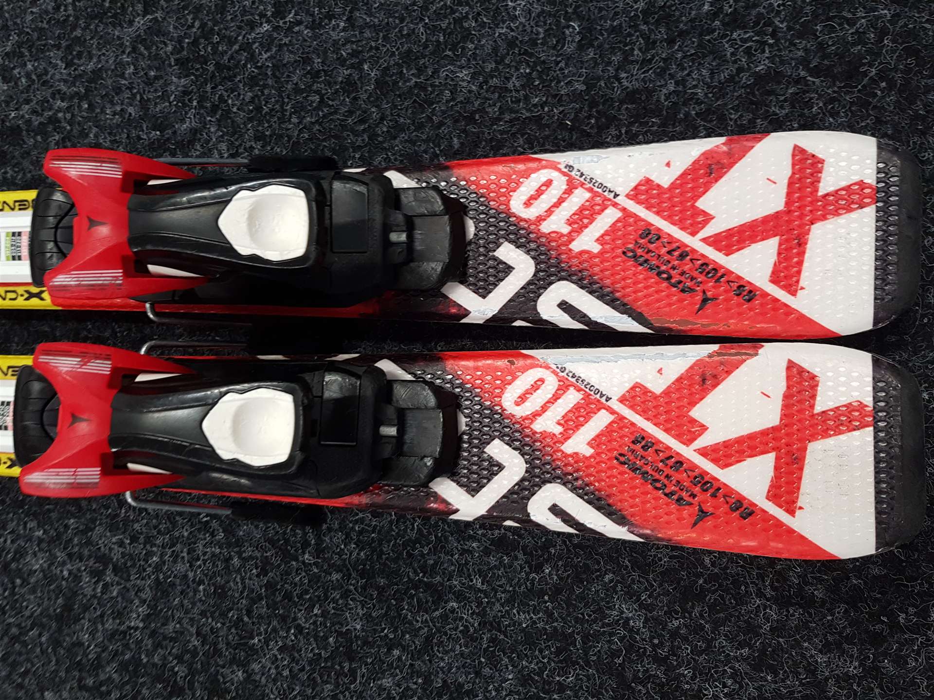 Skis enfant d'occasion ATOMIC Redster XT + fixations Atomic 4.5