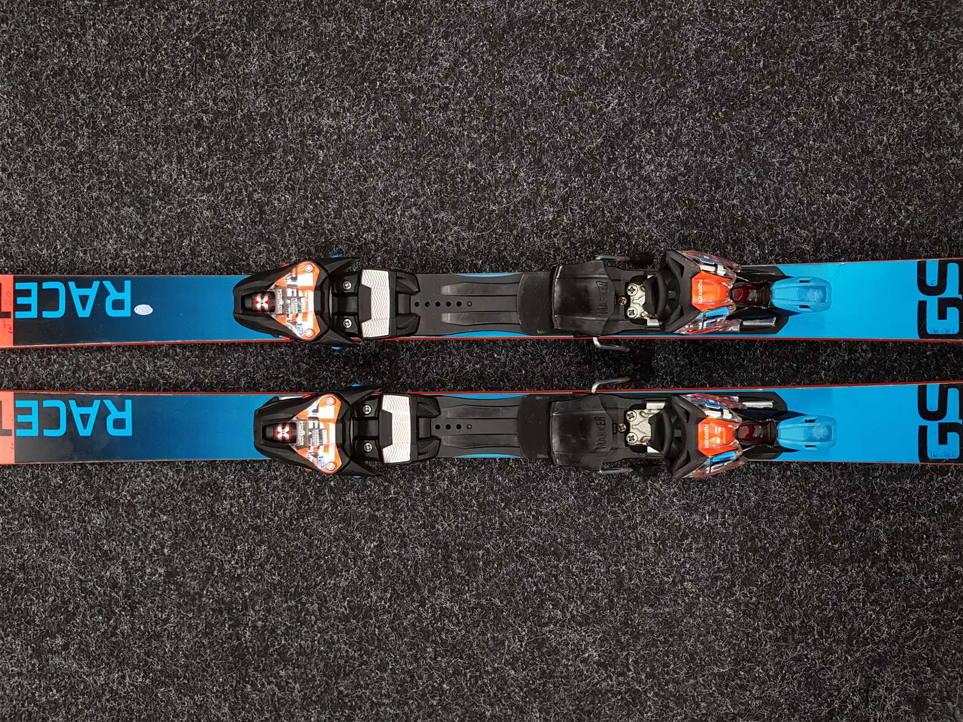 Esquís VOLKL Racetiger GS 17 usados + fijaciones Marker Race 12