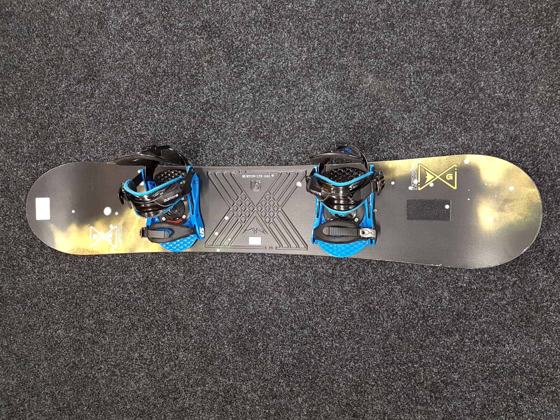 Snowboard Burton LTR folosit + legături Burton mărimea S