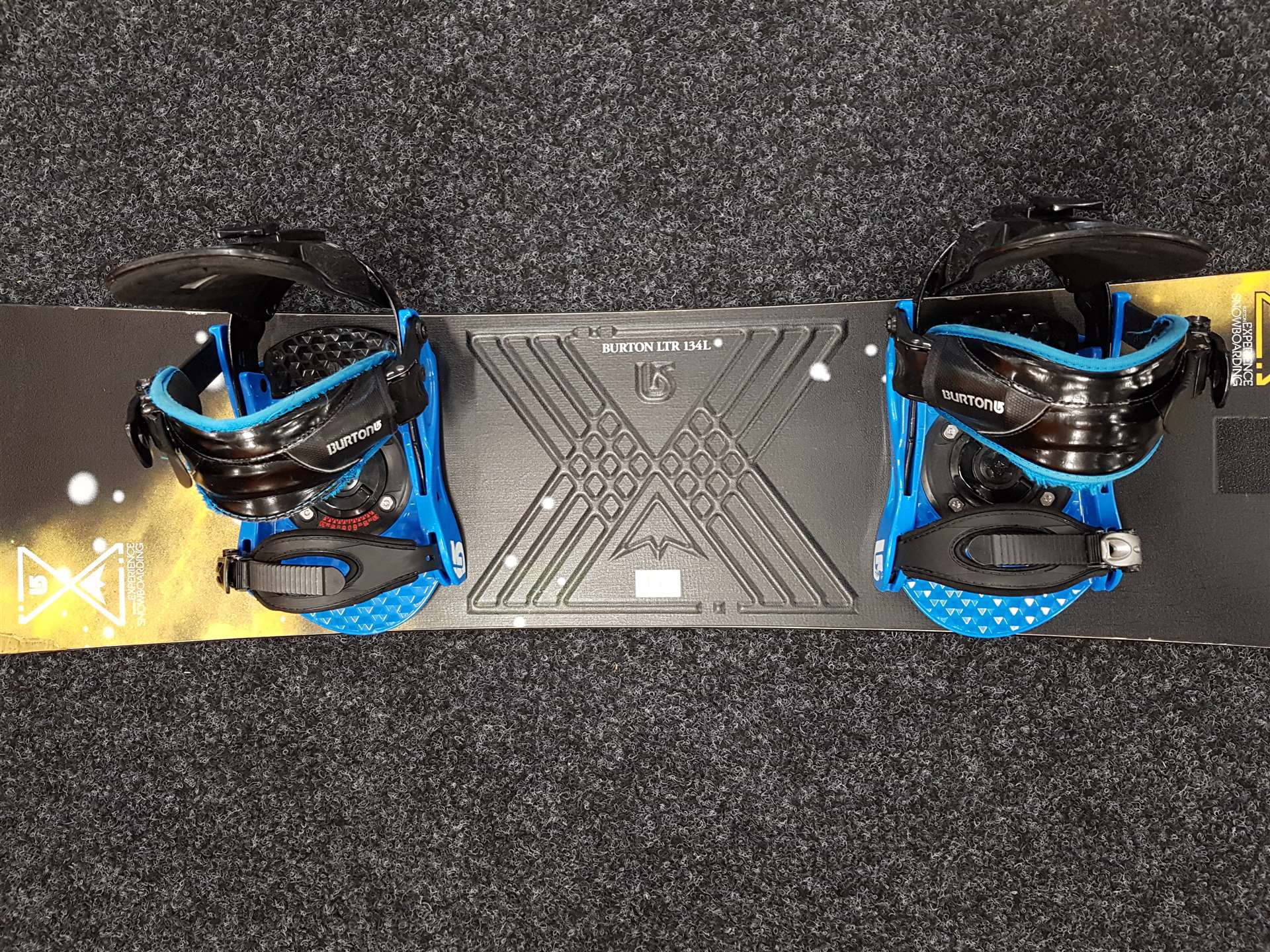 Snowboard Burton LTR folosit + legături Burton mărimea S