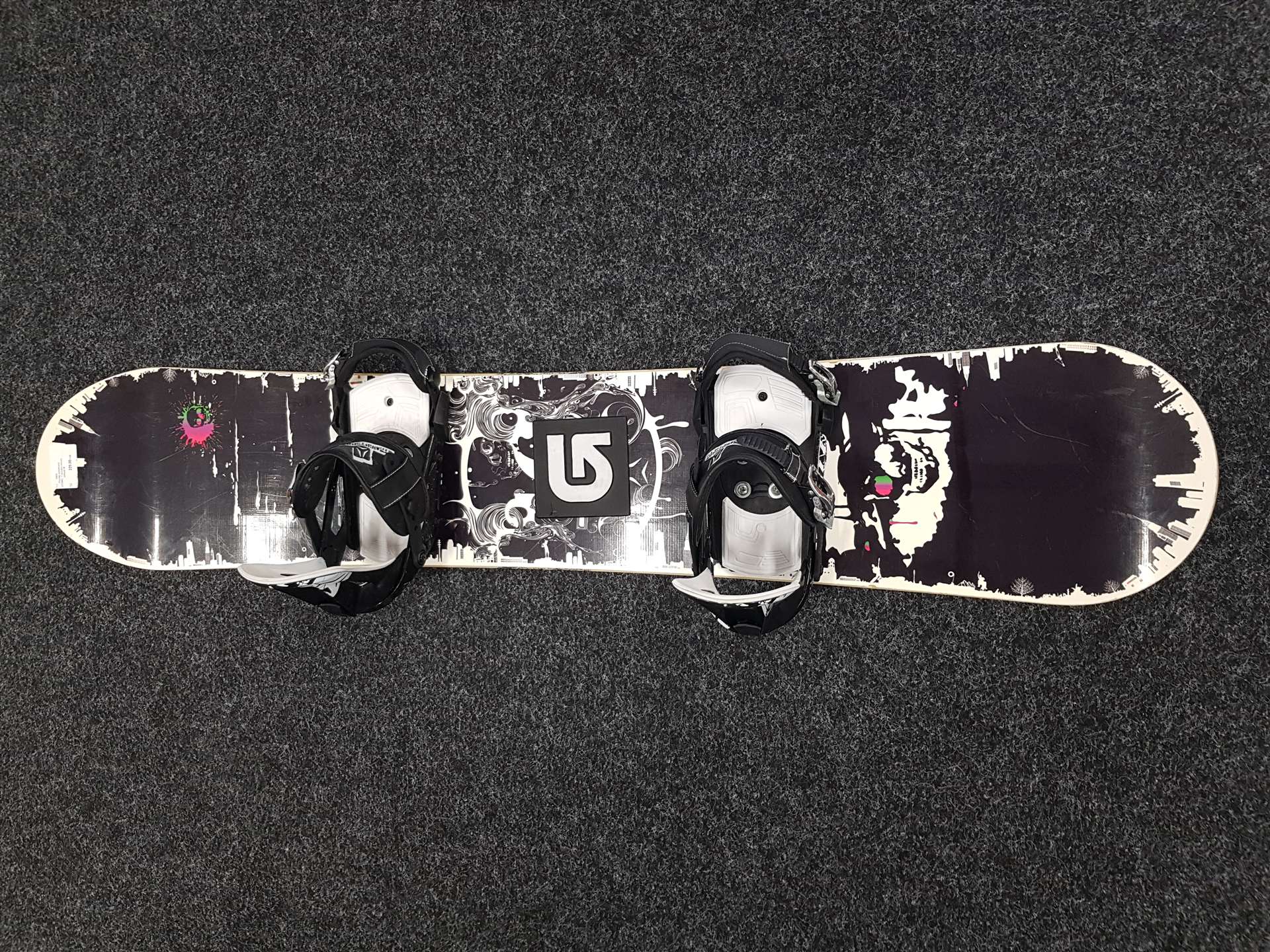 Gebrauchtes ATOMIC Snowboard + Atomic Bindungen Größe M