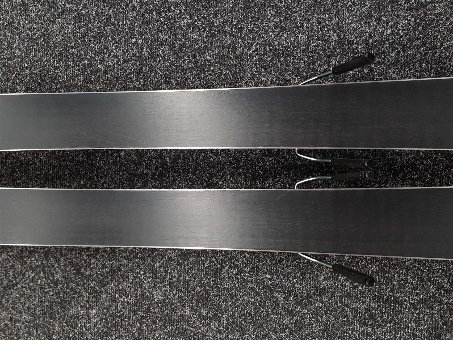 Použité lyže Rossignol REACT 2 Carbon