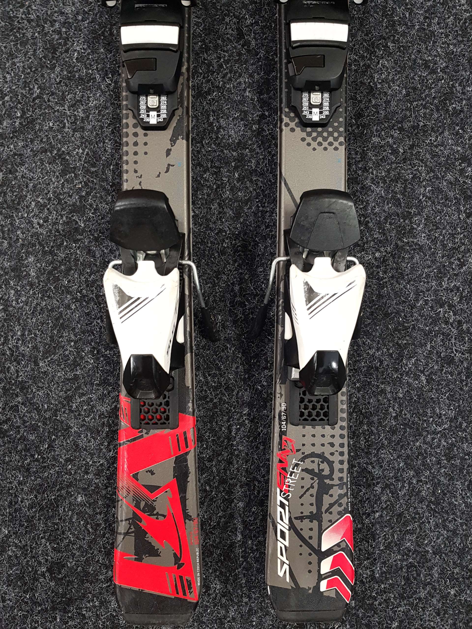 Skis enfant d'occasion SPORTEN Street + fixations Tyrolia SLR 7.5