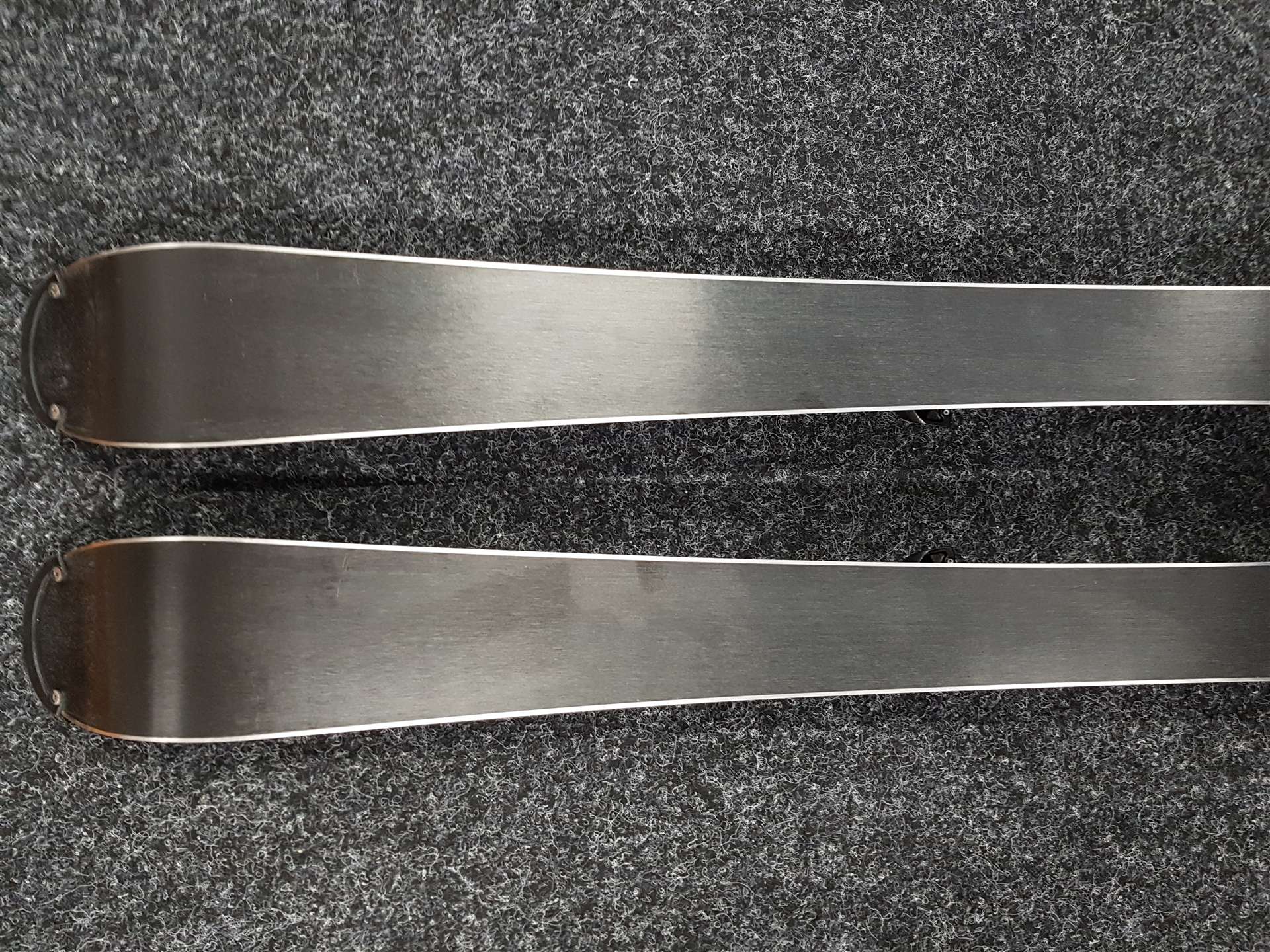 Skis enfant d'occasion SPORTEN Street + fixations Tyrolia SLR 7.5