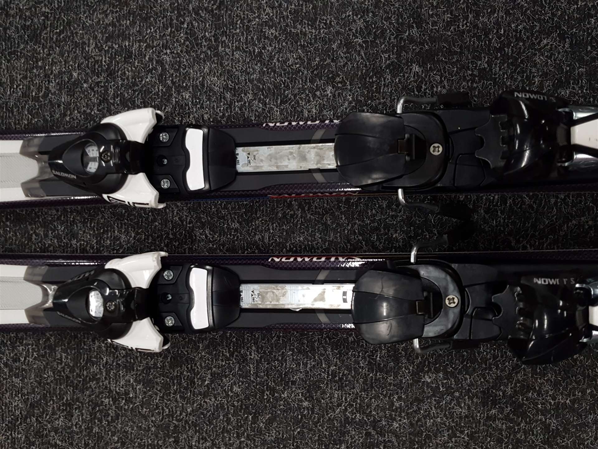 Použité lyže SALOMON AERO XS