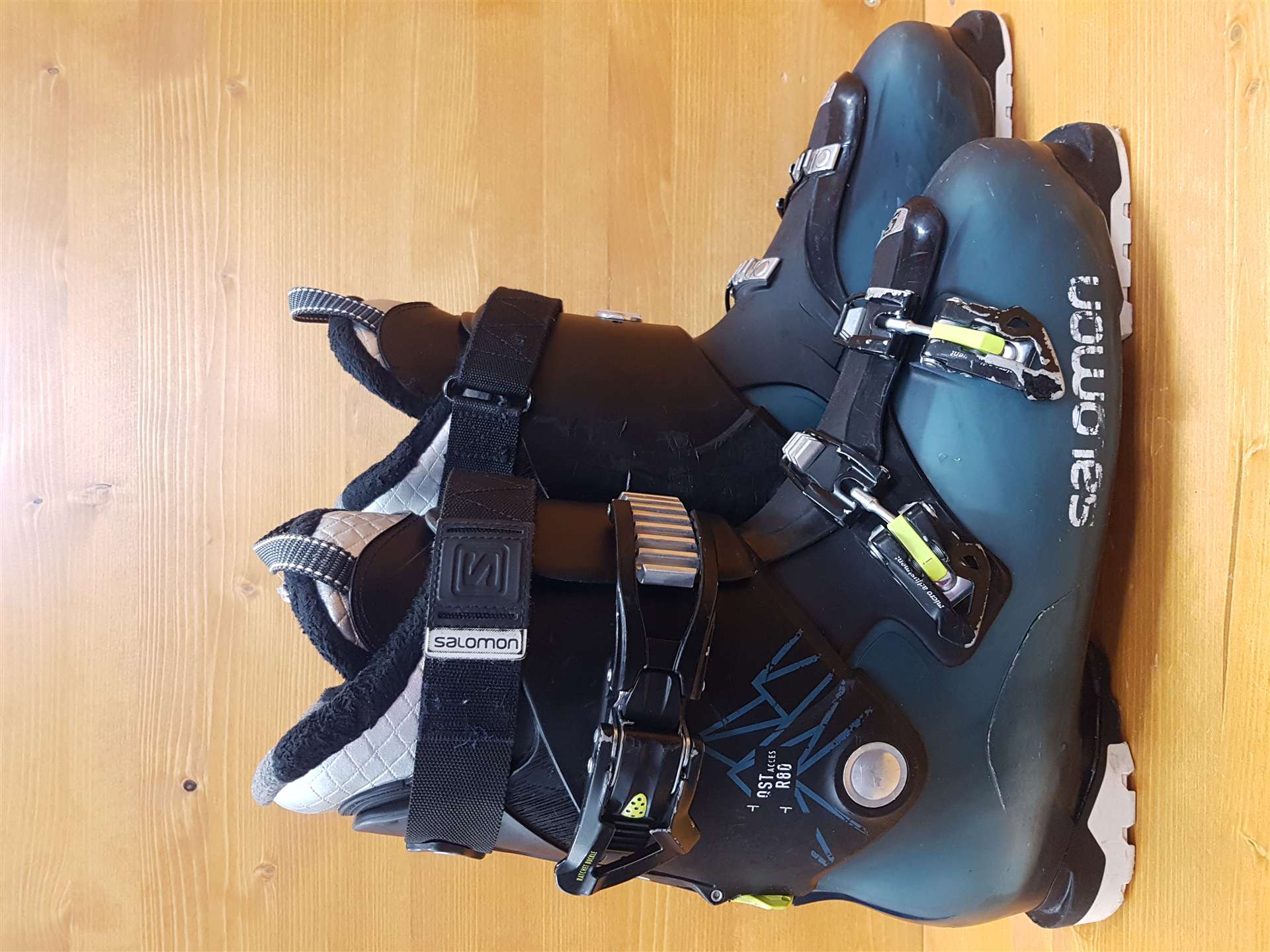 Używane buty narciarskie SALOMON Quest Acces R80