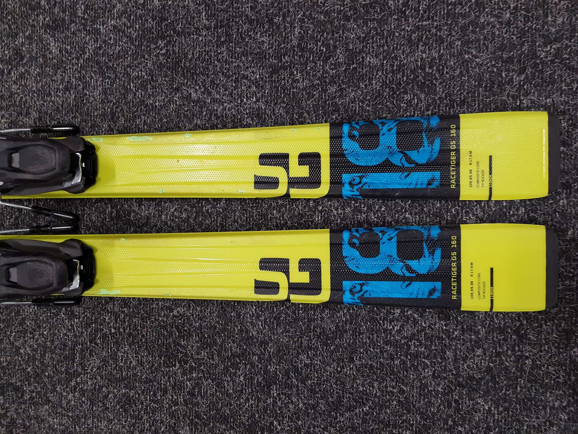 Schiuri Volkl Racetiger GS folosite