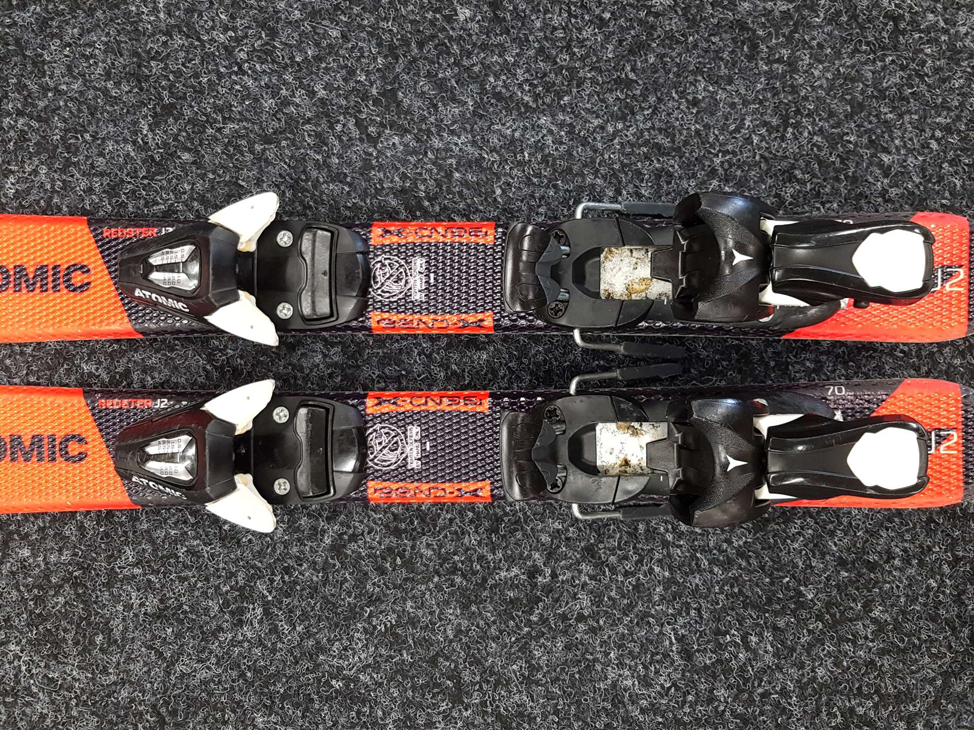 Použité dětské lyže ATOMIC Redster J2 + vázání Atomic C5