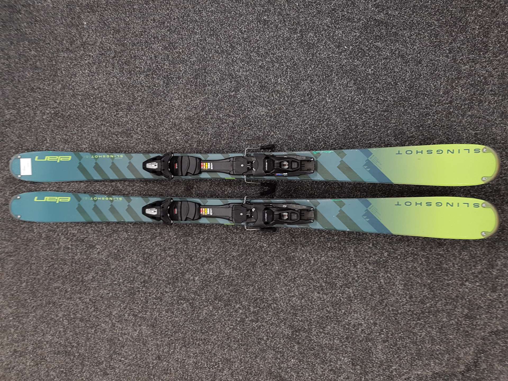 Gebrauchte Freestyle-Ski ELAN SLINGSHOT