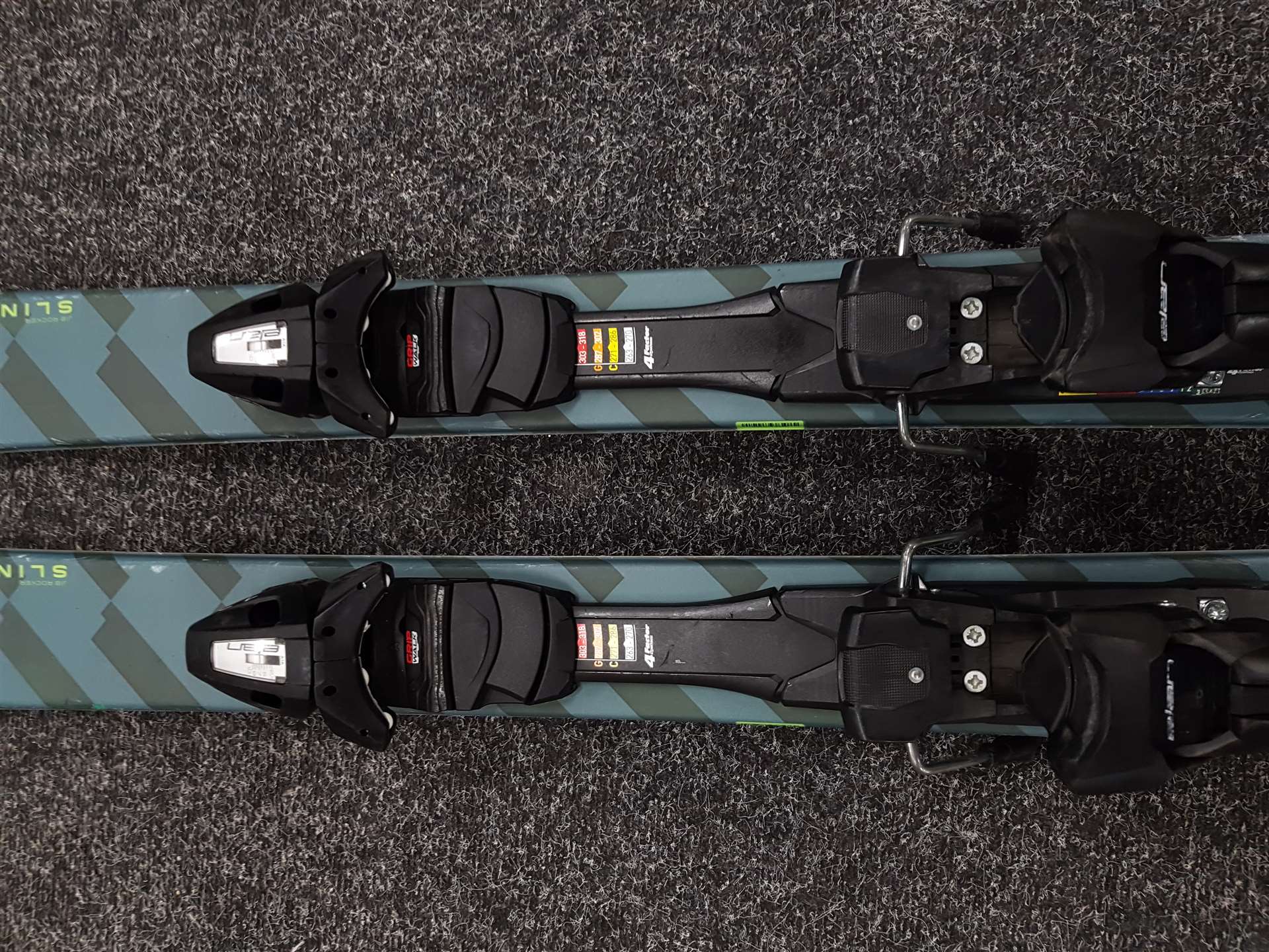 Gebrauchte Freestyle-Ski ELAN SLINGSHOT