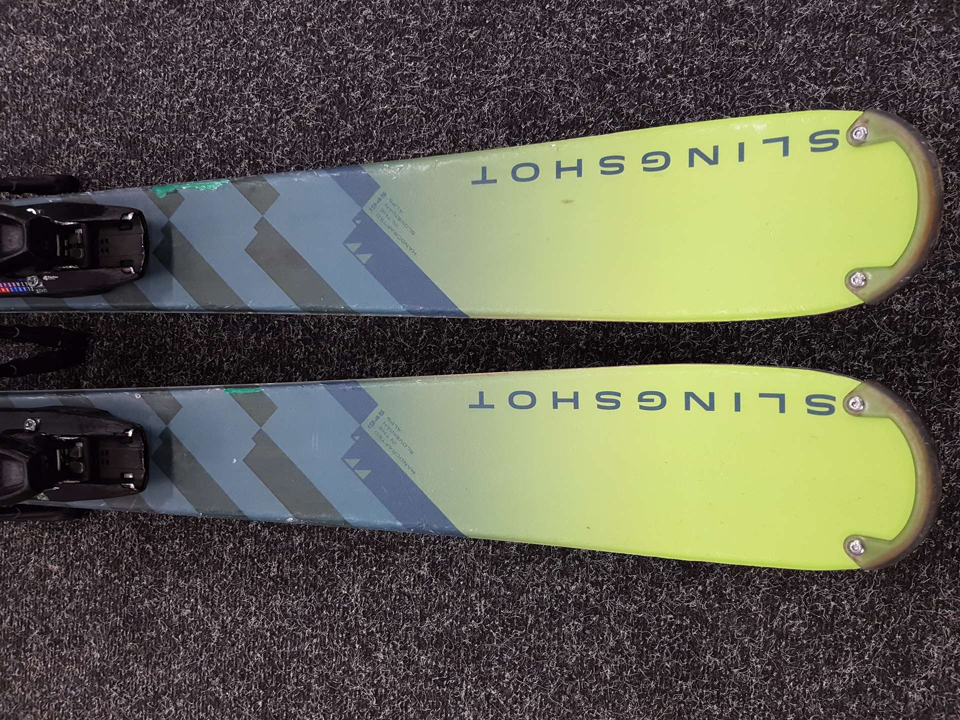Gebrauchte Freestyle-Ski ELAN SLINGSHOT