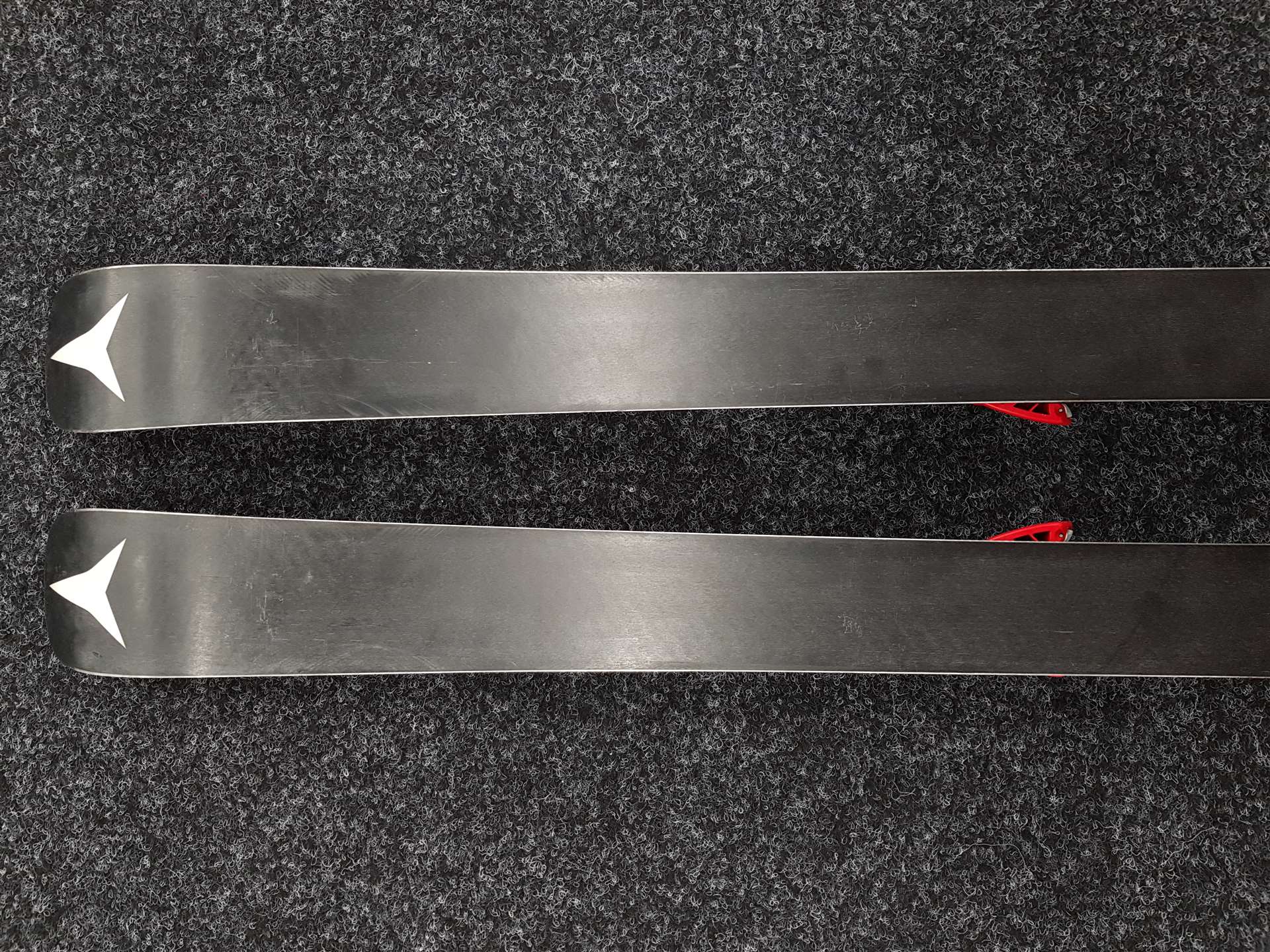 Použité lyže Atomic Redster G9 + viazanie Atomic L7