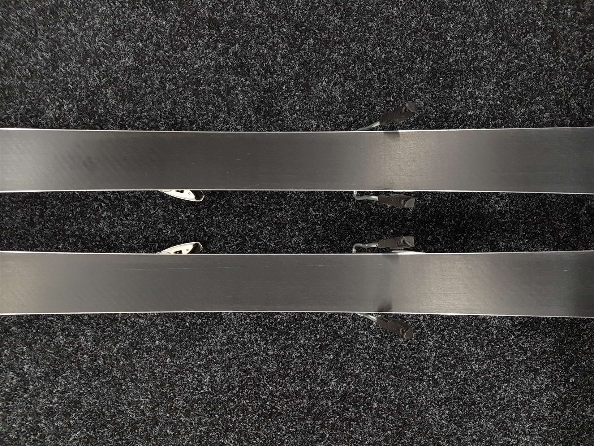 Skis Stockli Laser d'occasion + fixations Salomon TI 10