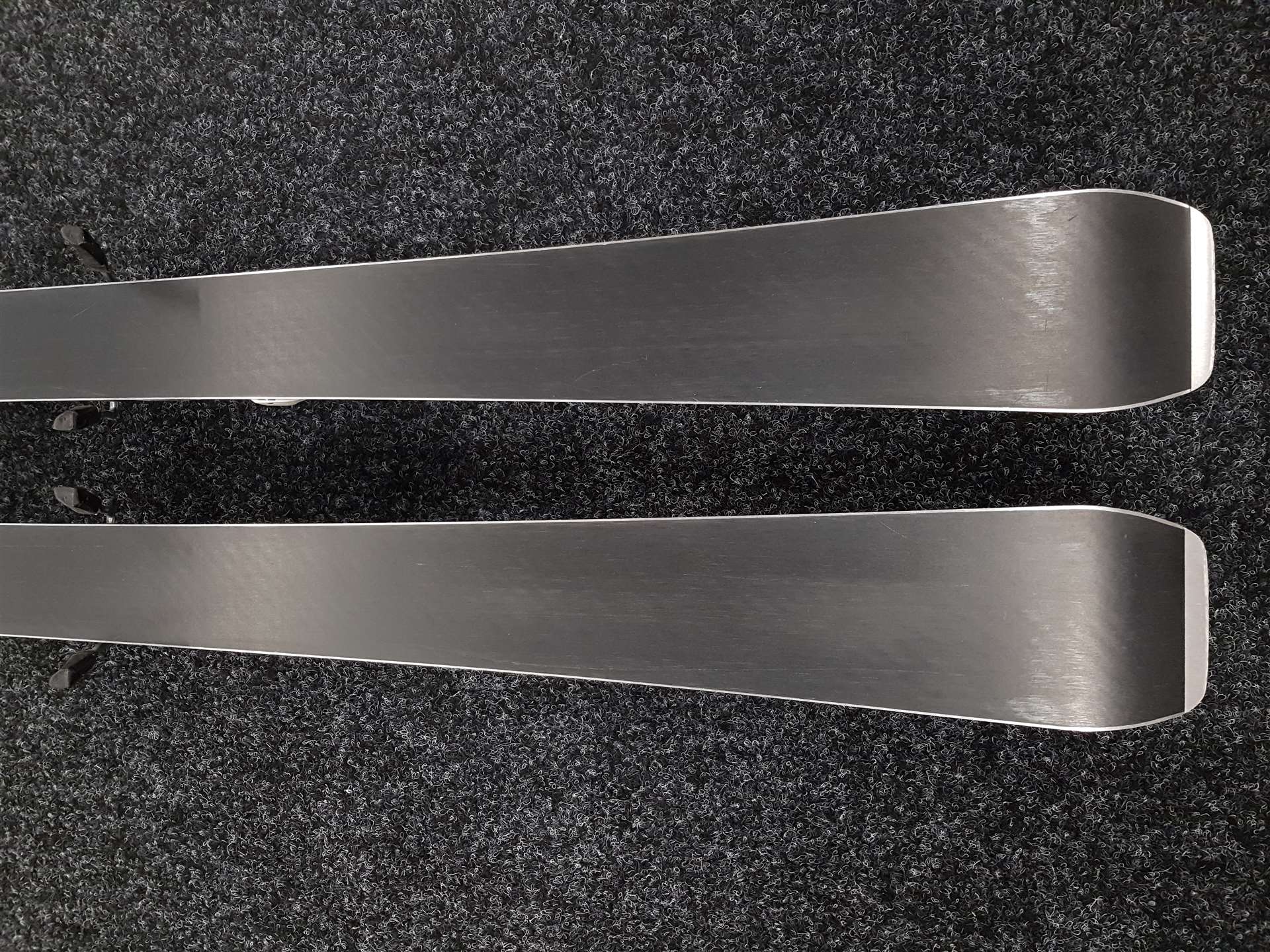 Skis Stockli Laser d'occasion + fixations Salomon TI 10