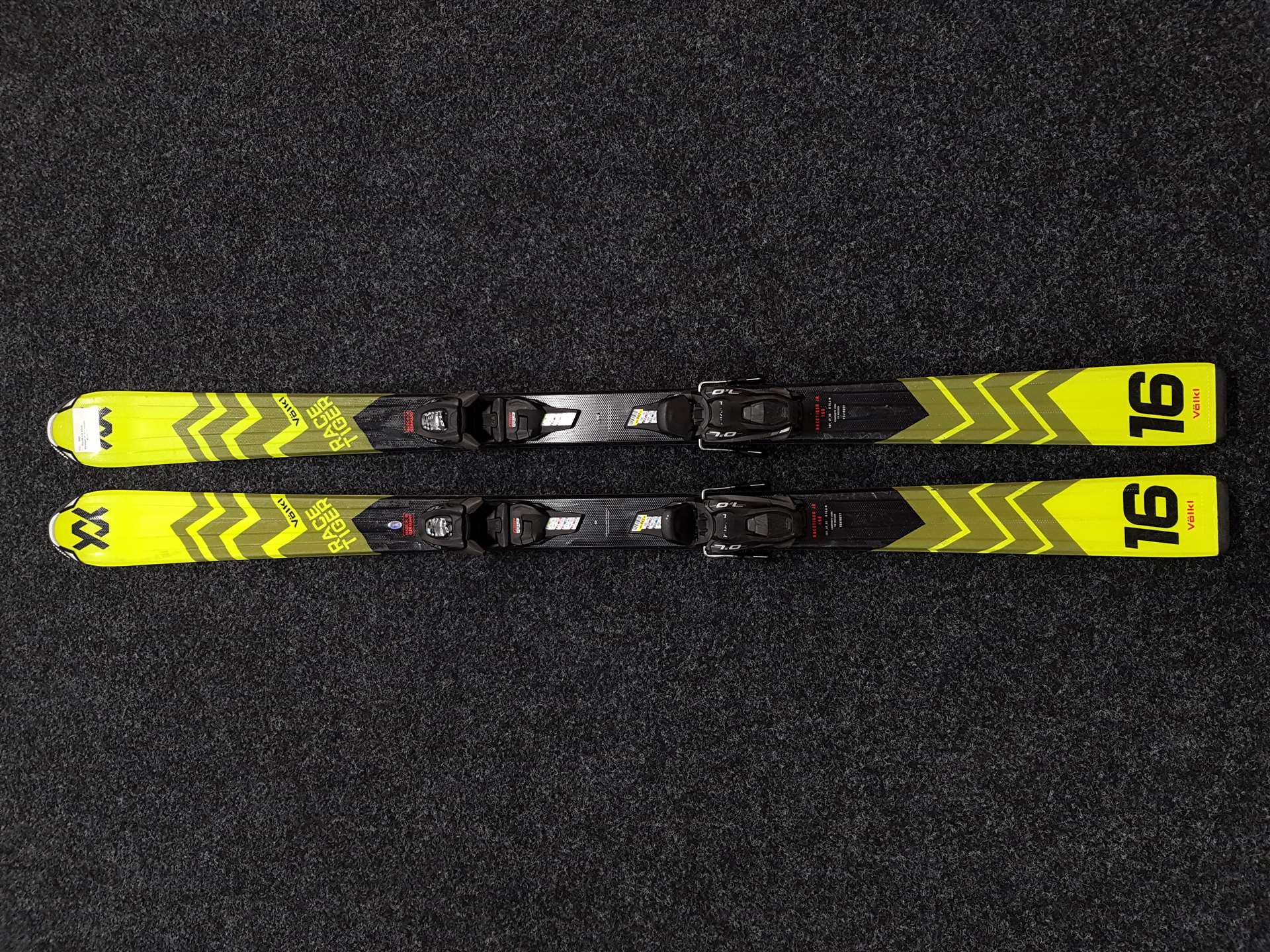 Použité lyže VOLKL Racetiger JR 16 + vázání Marker 7.0