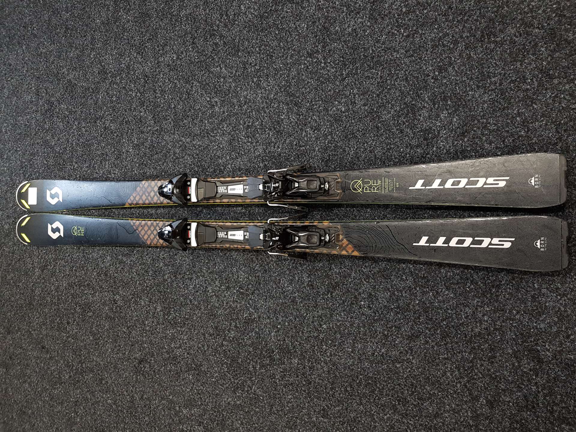 Použité lyže SCOTT Pure Piste 77 + vázání Salomon MC11