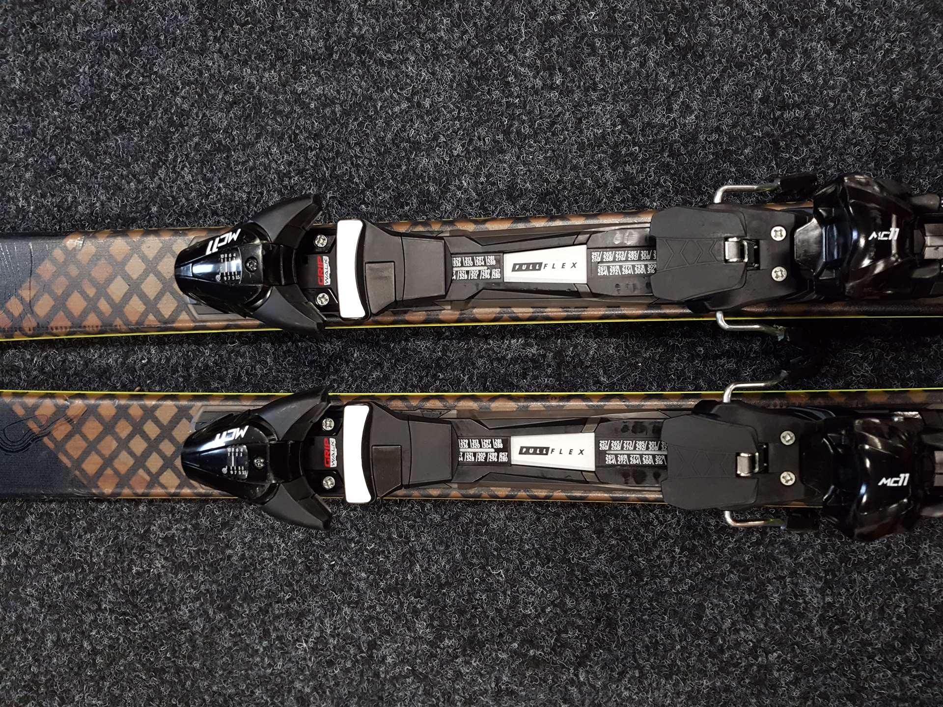 Použité lyže SCOTT Pure Piste 77 + vázání Salomon MC11