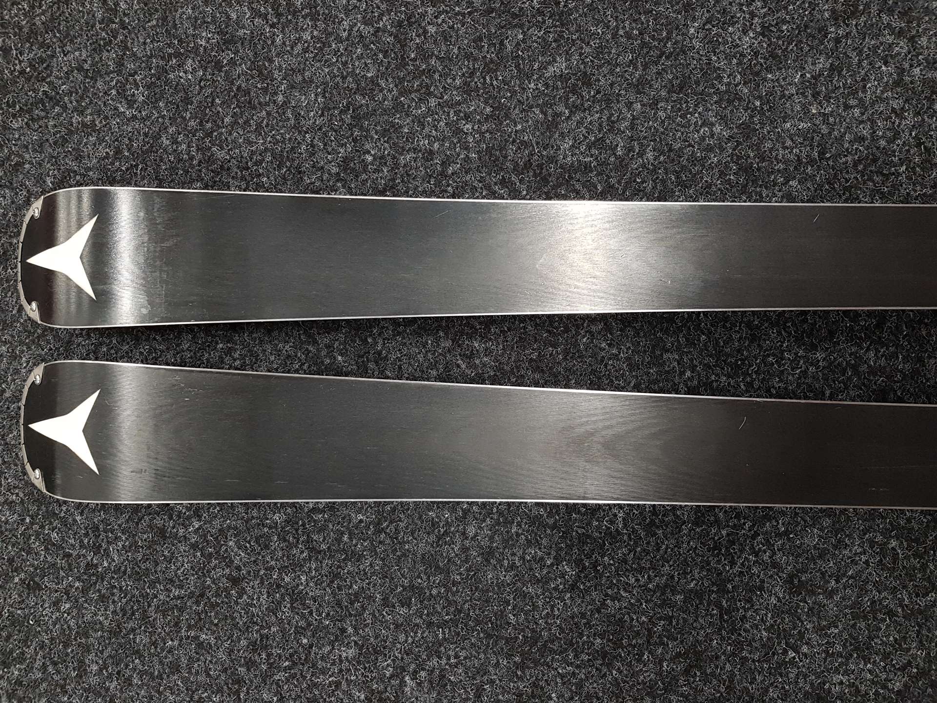 Použité lyže ATOMIC Redster X9s Ti + viazanie Atomic X 12 GW