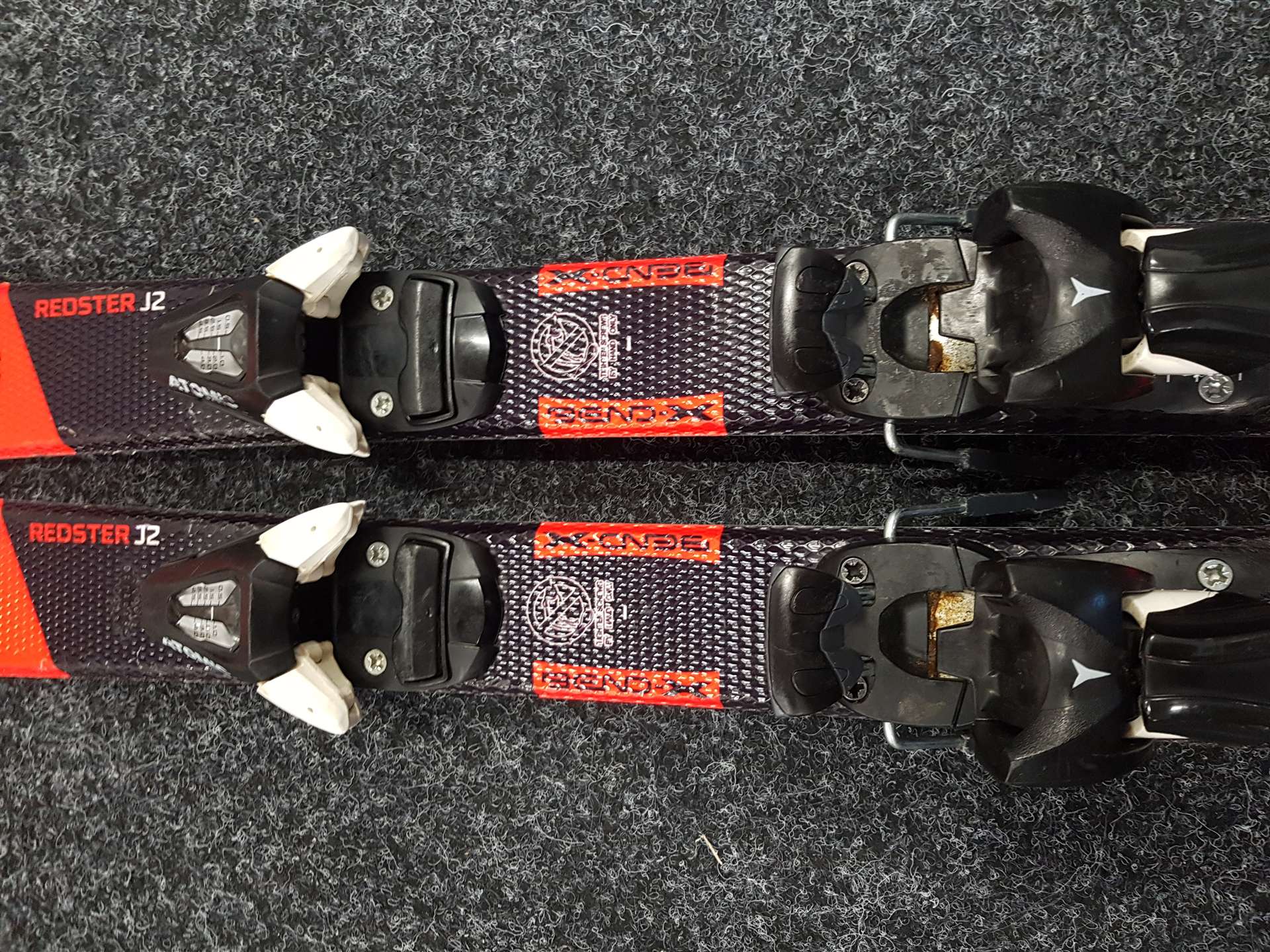 Gebrauchte Kinderski ATOMIC Redster J2 + Atomic 4.5 Bindungen