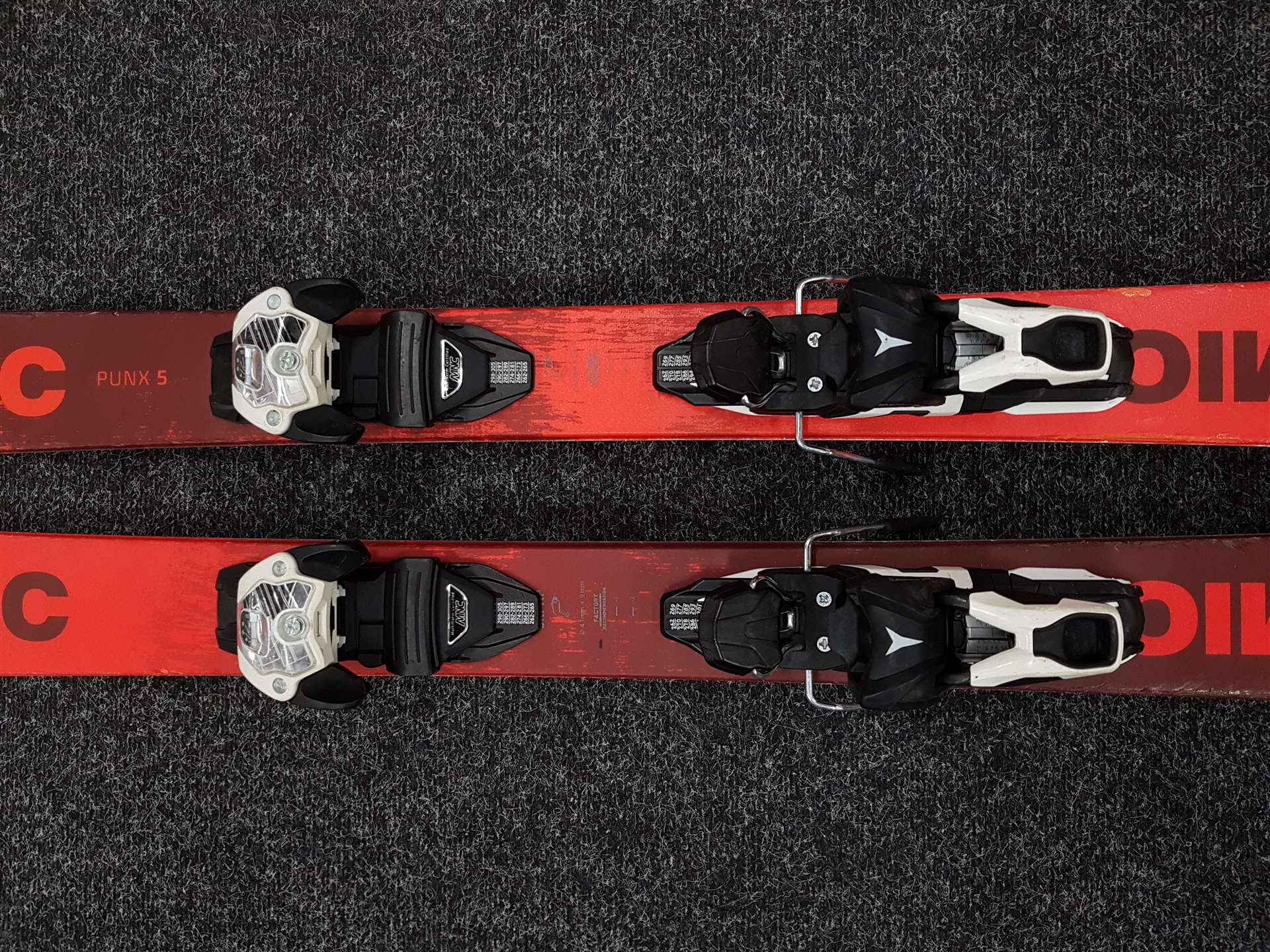 Gebrauchte Atomic Punx 5 Freestyle-Ski