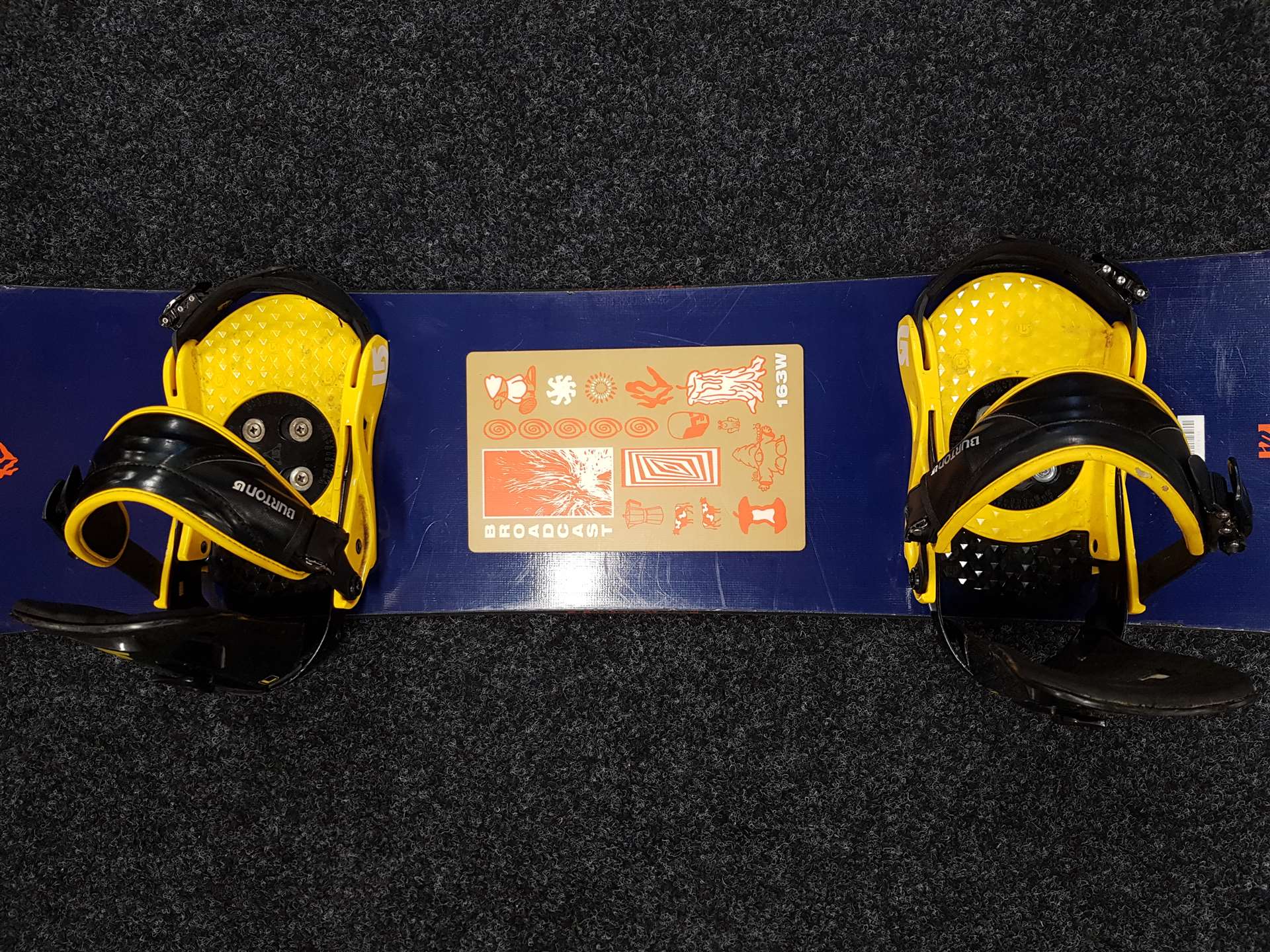 Snowboard K2 Broadcast folosit + legături Burton L