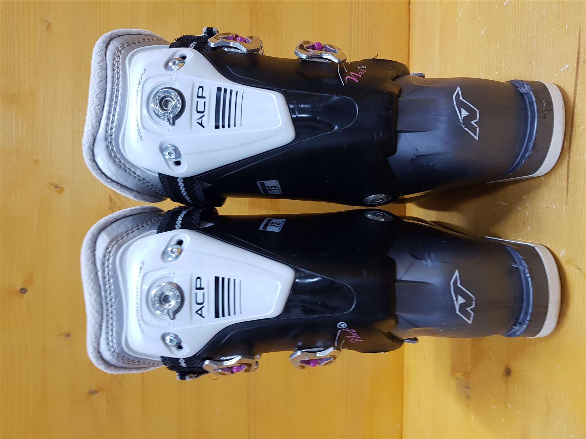 Używane buty narciarskie Nordica NXT N4 W
